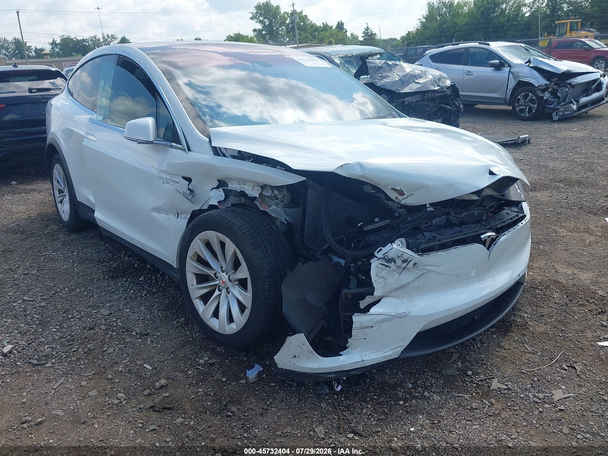 2016 Tesla Model X 60d/70d/75d/90d White vin: 5YJXCAE25GF020357