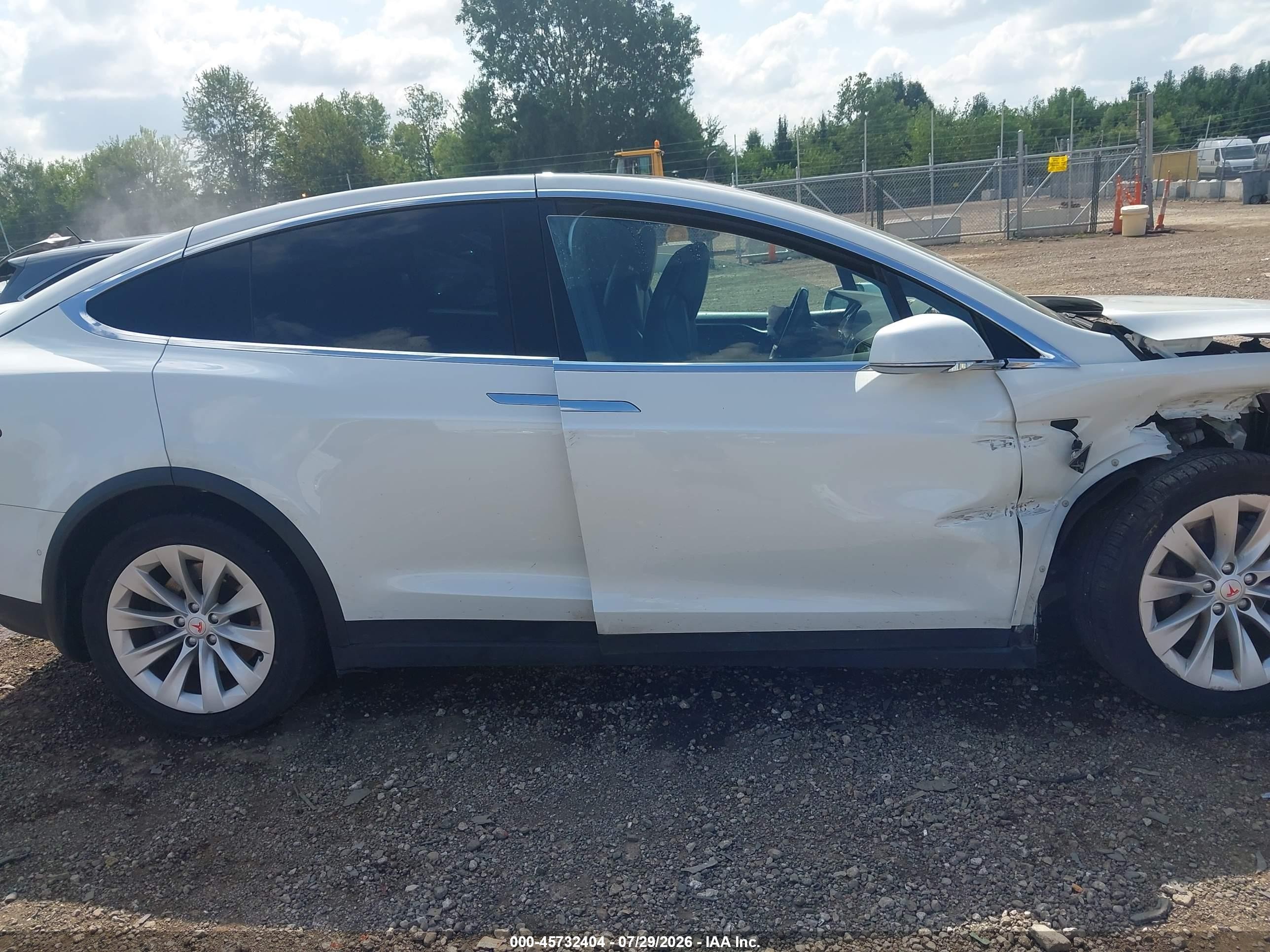 2016 Tesla Model X 60d/70d/75d/90d White vin: 5YJXCAE25GF020357