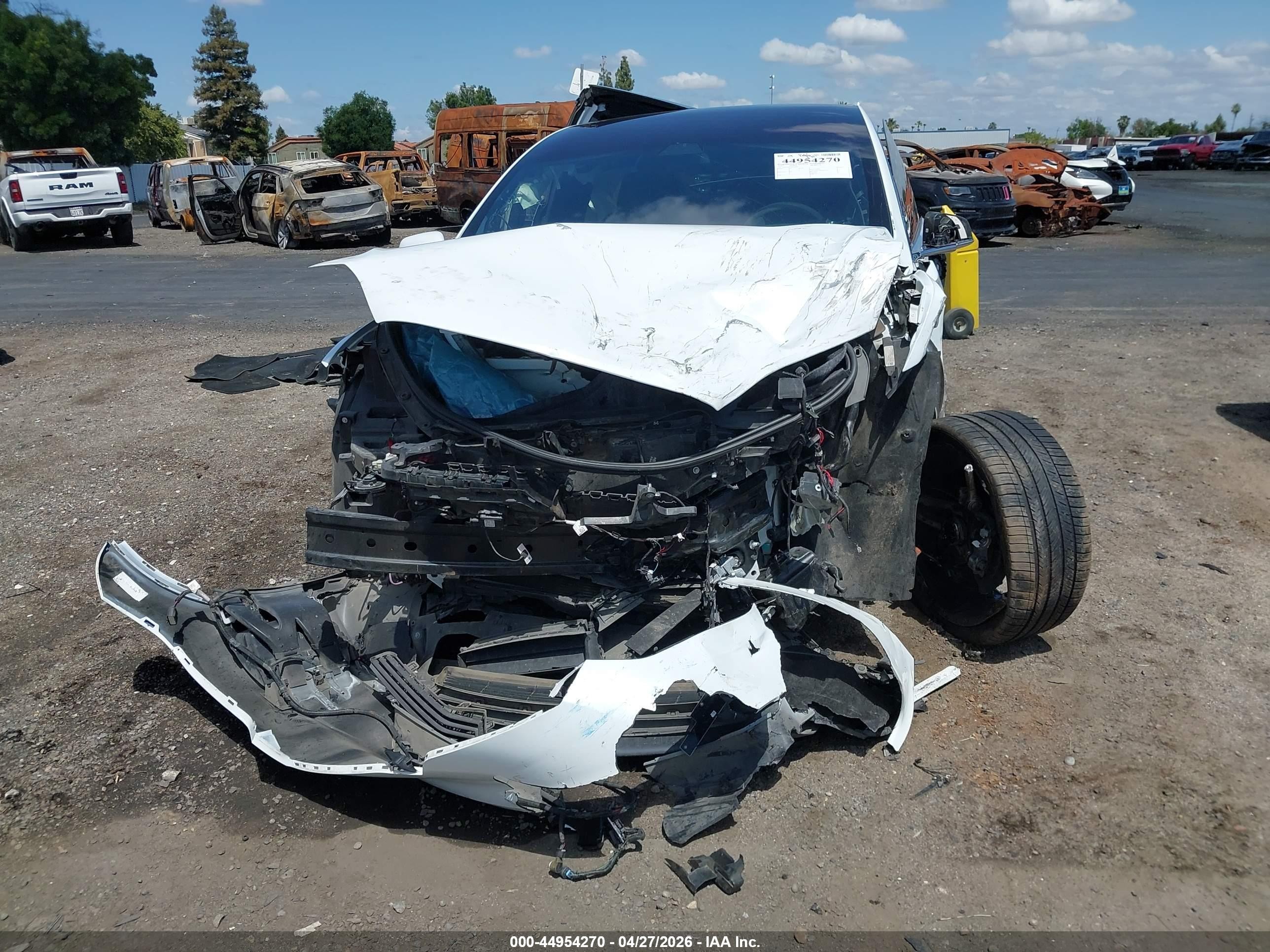 2018 Tesla Model X 100d/75d/p100d White vin: 5YJXCAE26JF126906