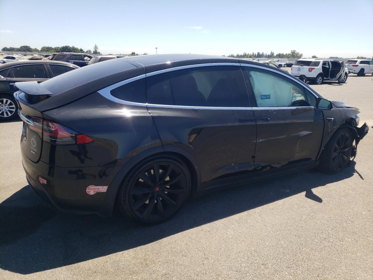 2018 Tesla Model X  Black vin: 5YJXCAE29JF090919