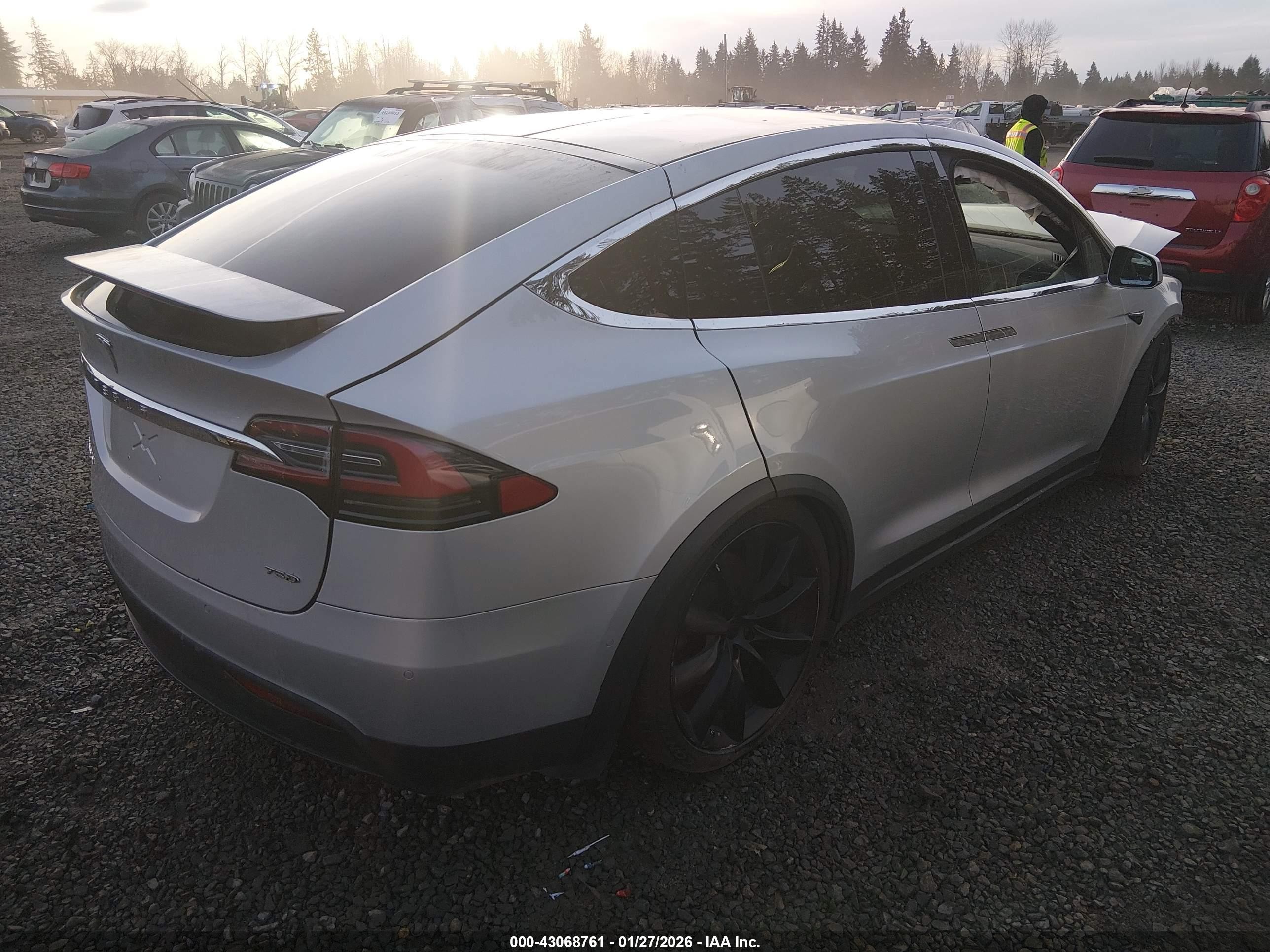 2017 Tesla Model X 100d/75d/90d Silver vin: 5YJXCBE21HF065481