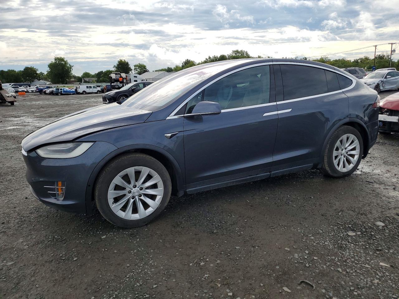 2020 Tesla Model X Gray vin: 5YJXCBE21LF261784