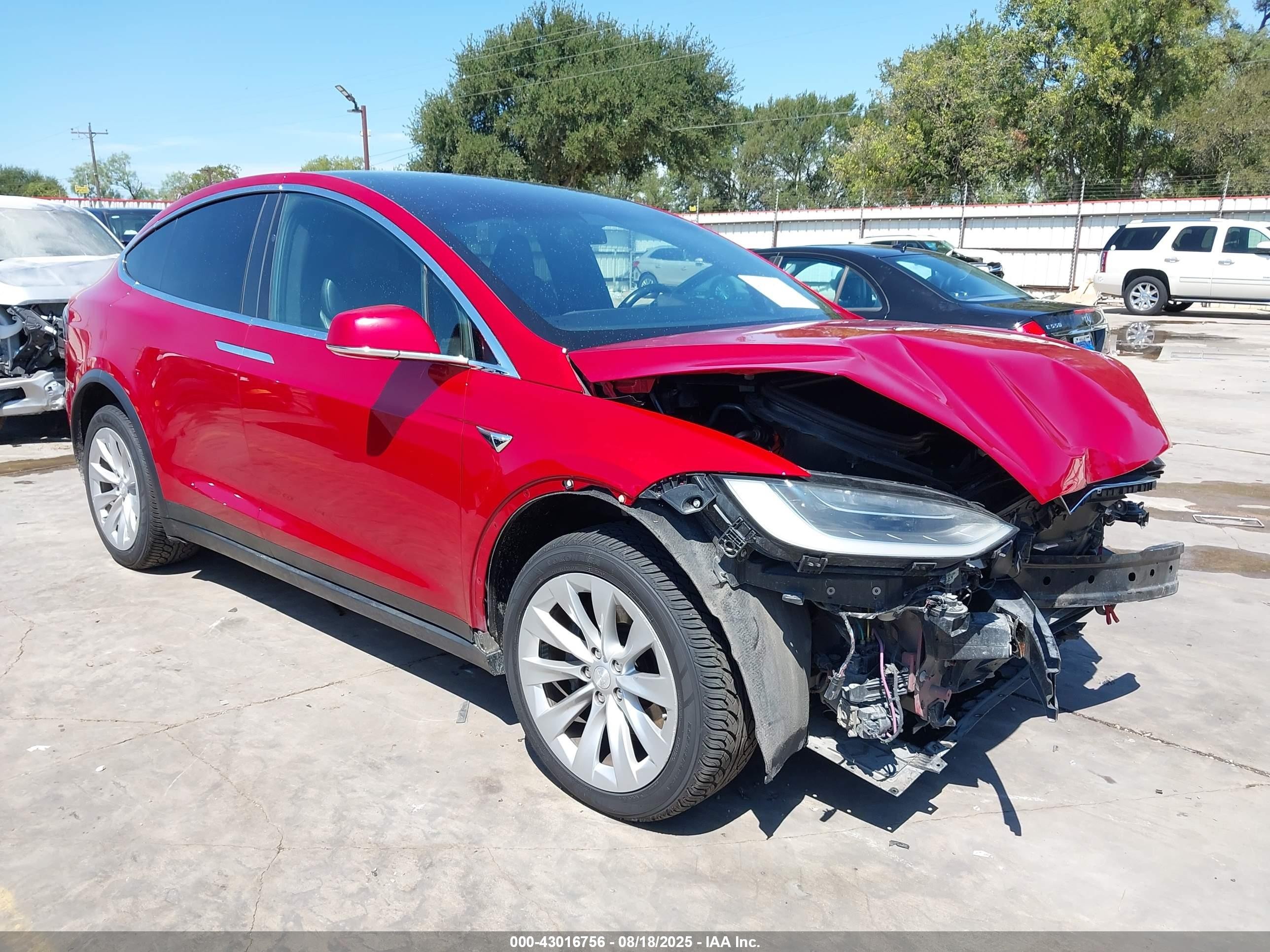 2017 Tesla Model X 100d/75d/90d Red vin: 5YJXCBE24HF054166