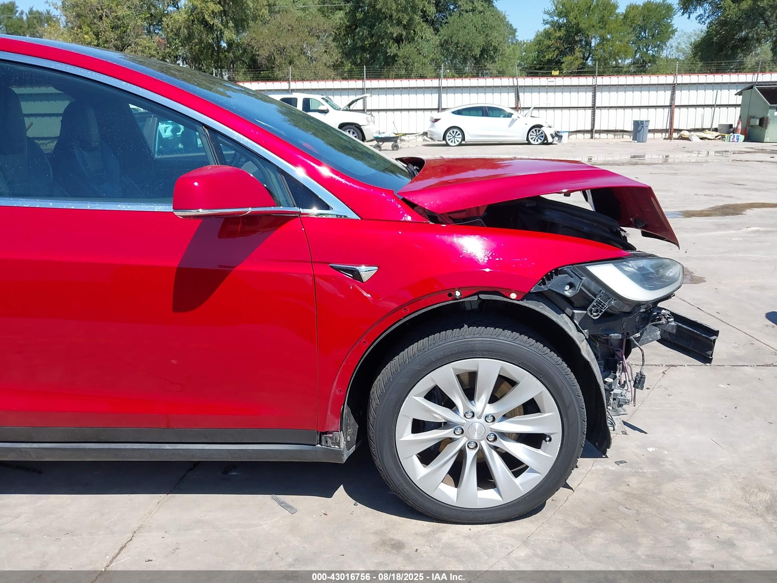 2017 Tesla Model X 100d/75d/90d Red vin: 5YJXCBE24HF054166