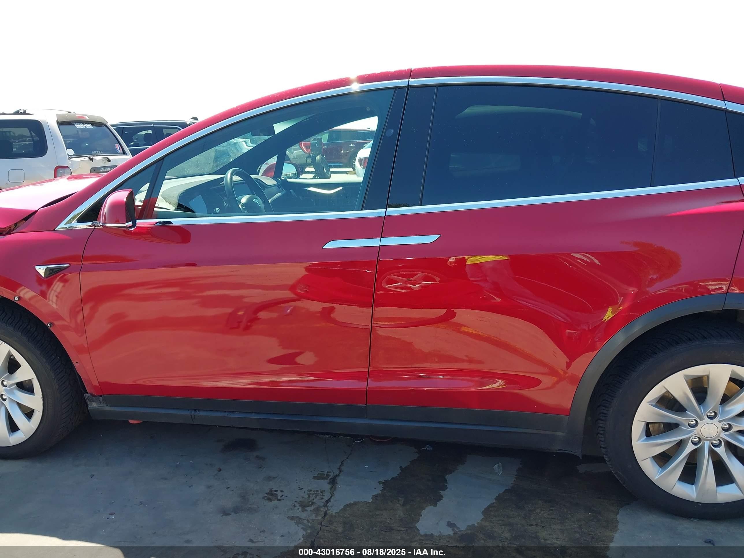 2017 Tesla Model X 100d/75d/90d Red vin: 5YJXCBE24HF054166