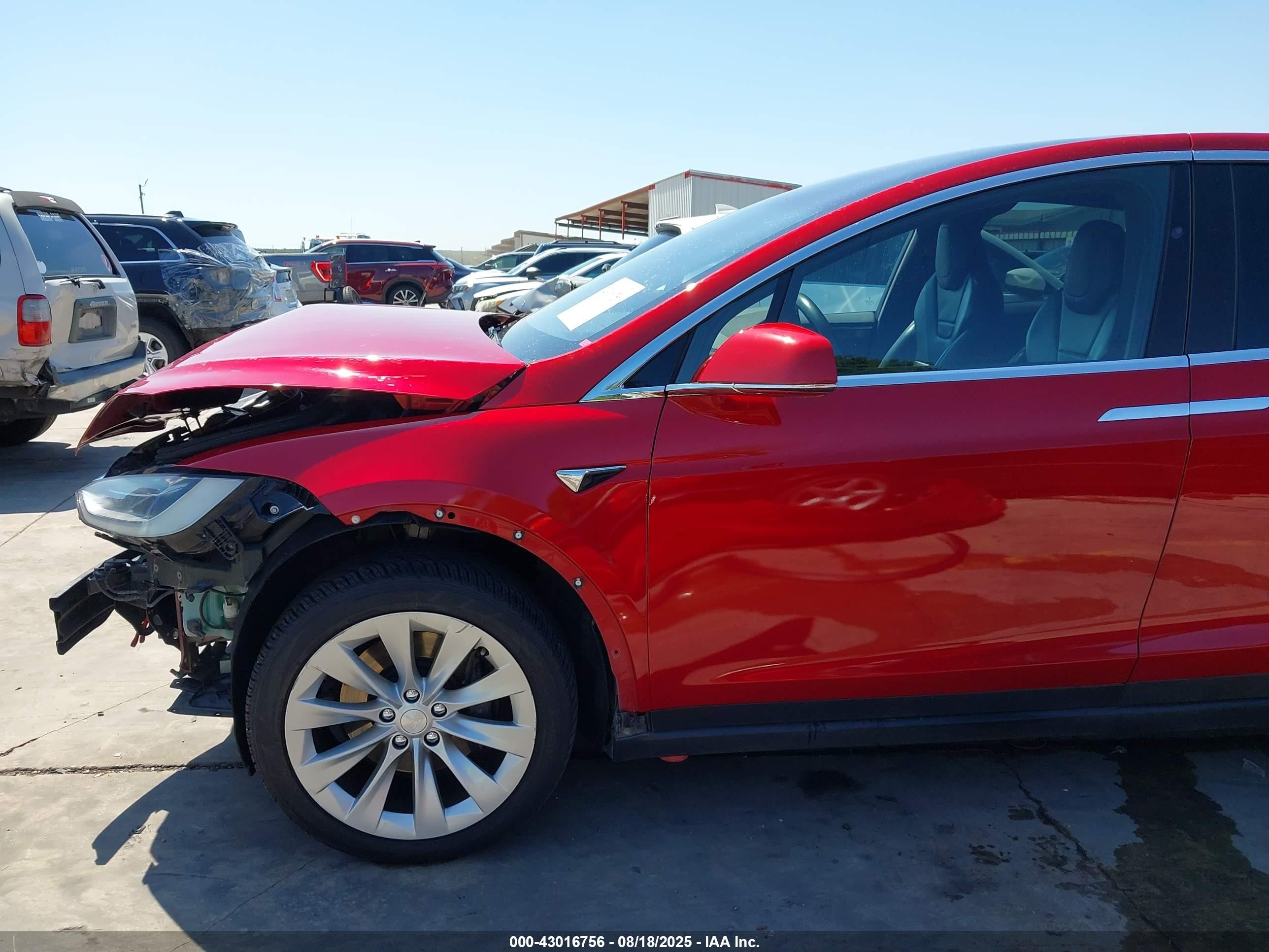 2017 Tesla Model X 100d/75d/90d Red vin: 5YJXCBE24HF054166