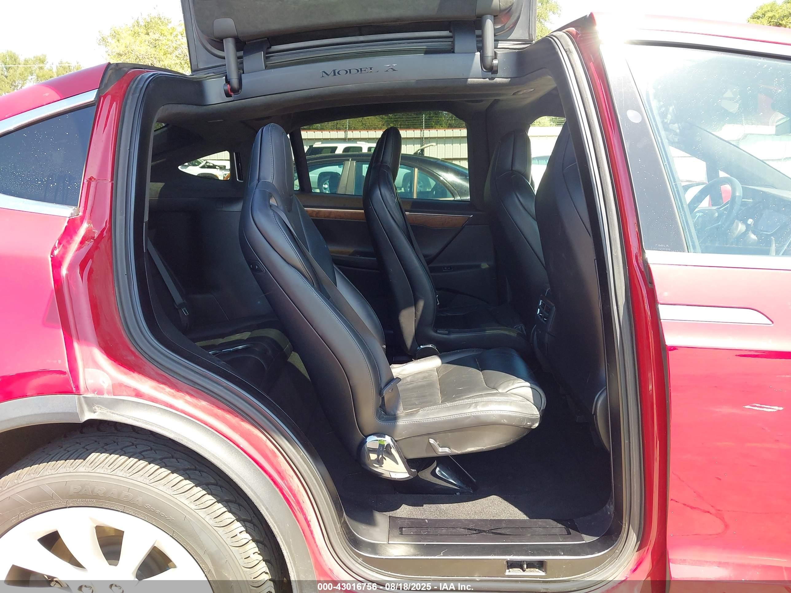 2017 Tesla Model X 100d/75d/90d Red vin: 5YJXCBE24HF054166