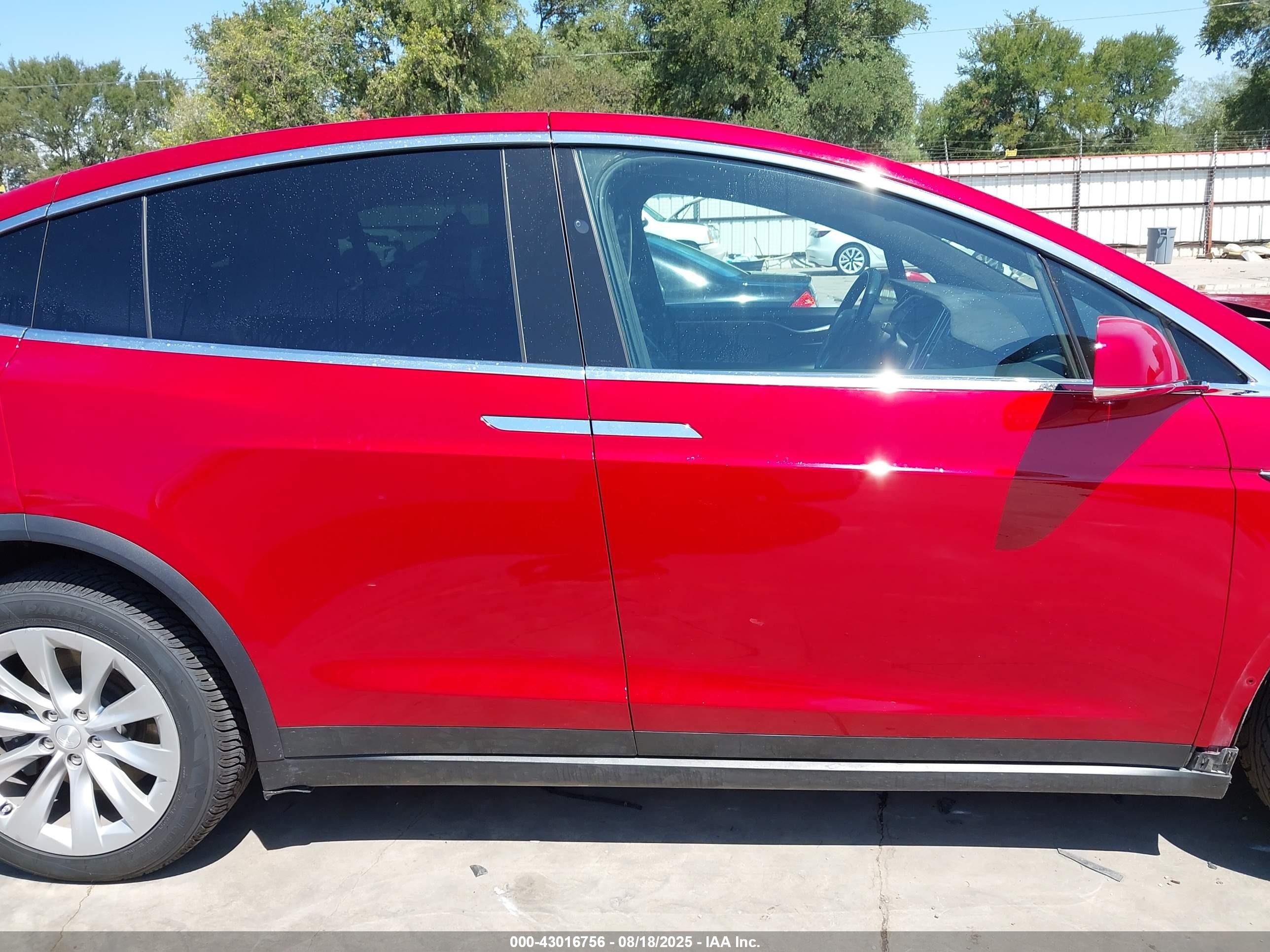 2017 Tesla Model X 100d/75d/90d Red vin: 5YJXCBE24HF054166