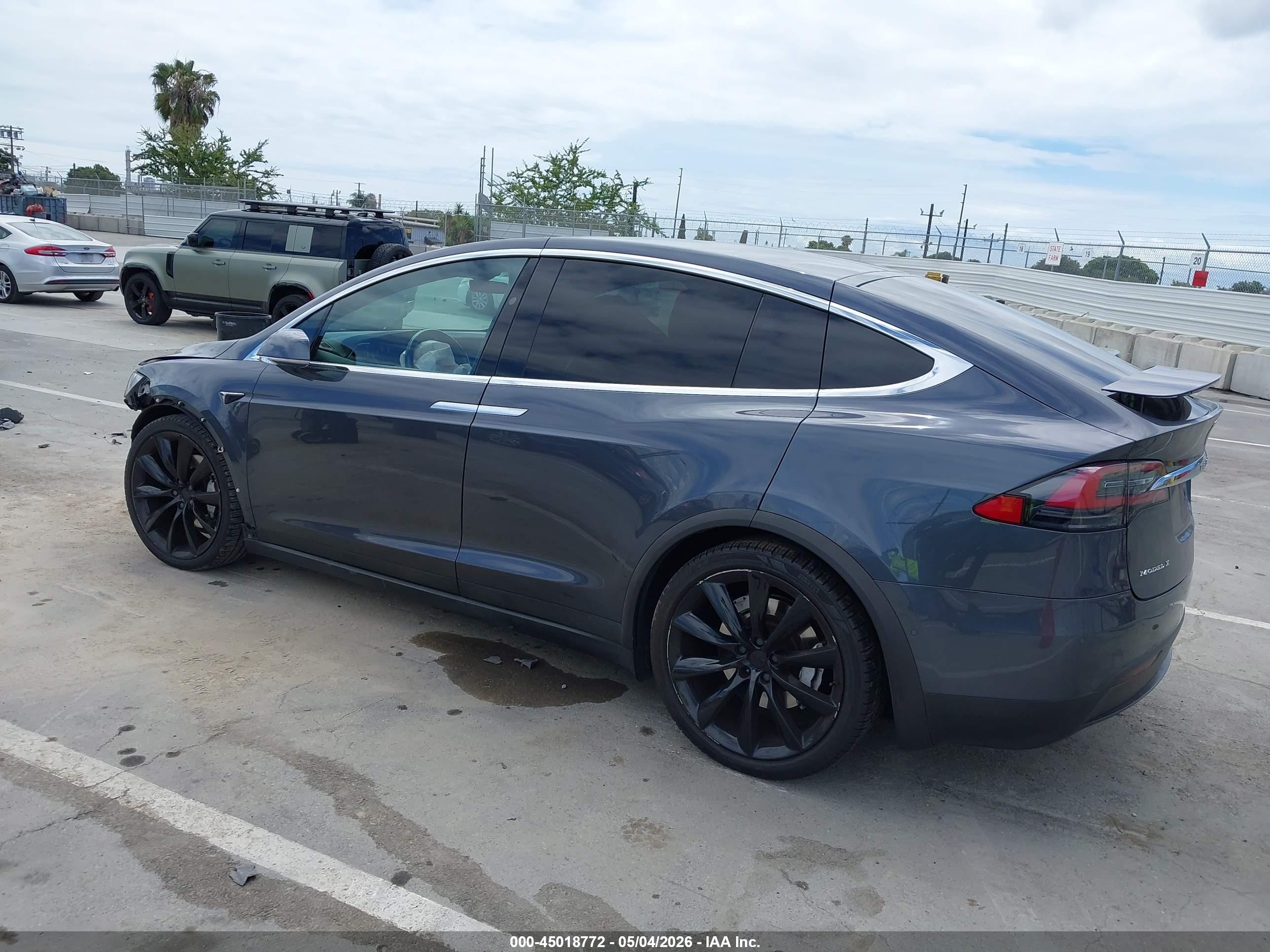 2017 Tesla Model X 100d/75d/90d Gray vin: 5YJXCBE25HF037991