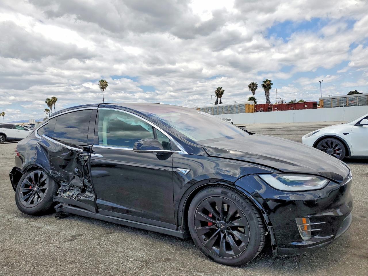 2016 Tesla Model X Black vin: 5YJXCBE27GF008717