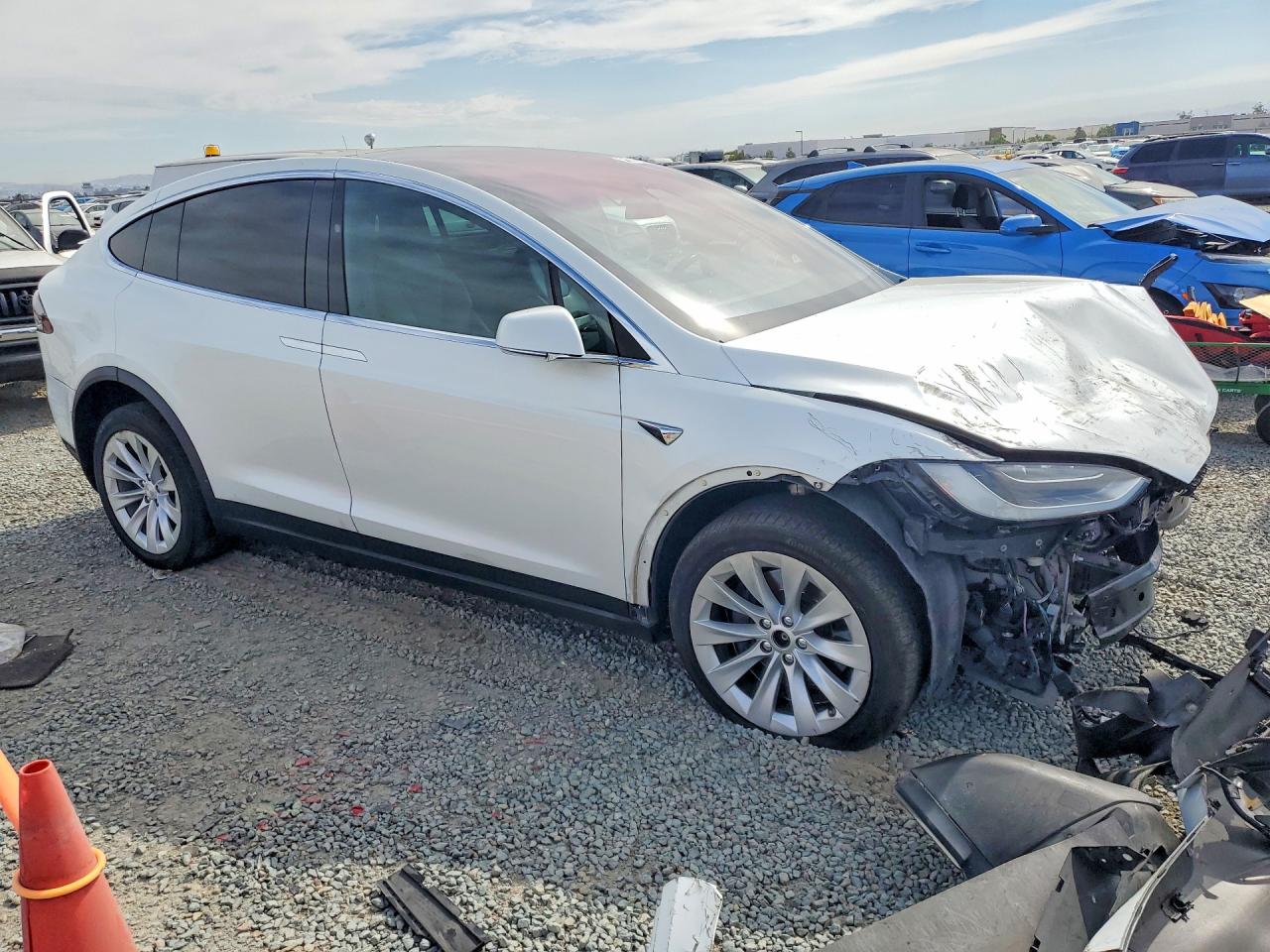 2017 Tesla Model X White vin: 5YJXCBE27HF070152