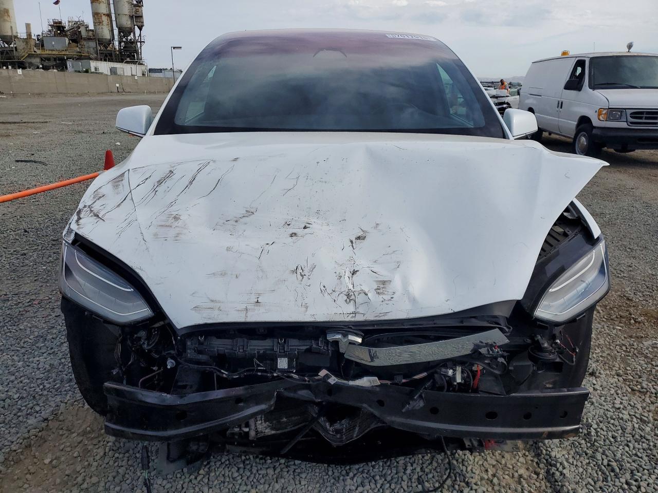 2017 Tesla Model X White vin: 5YJXCBE27HF070152