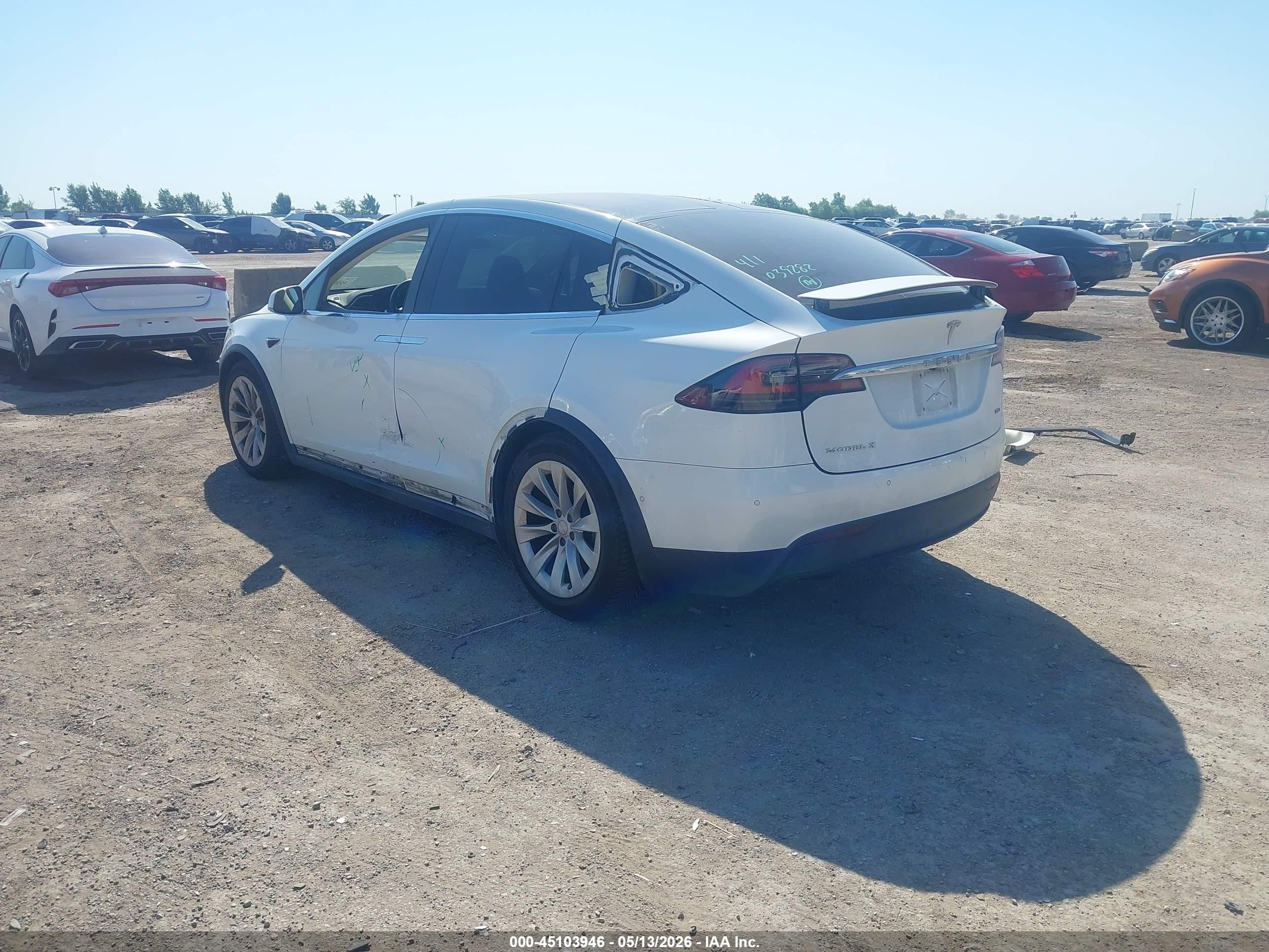 2017 Tesla Model X 100d/75d/90d White vin: 5YJXCBE28HF039282