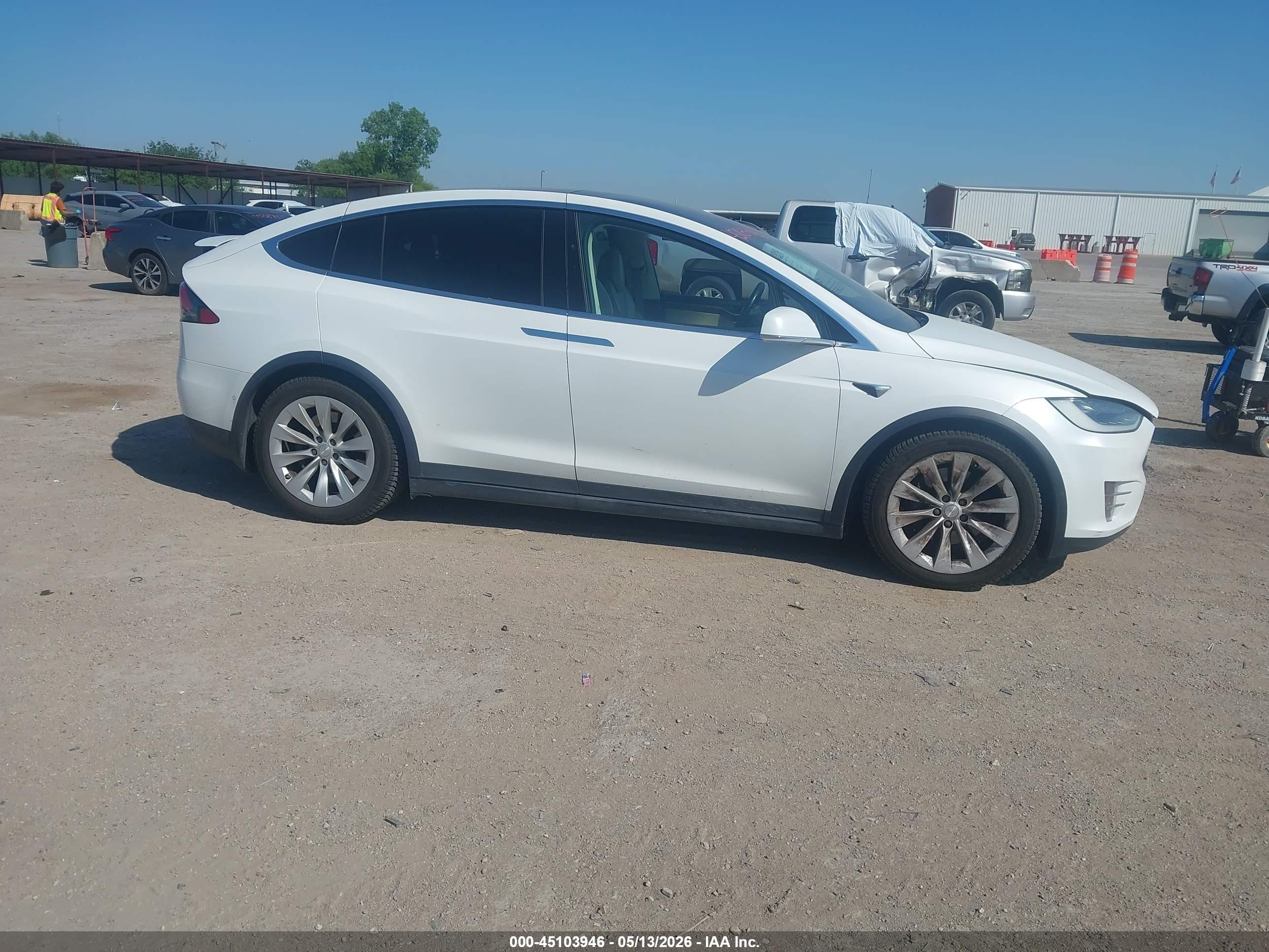 2017 Tesla Model X 100d/75d/90d White vin: 5YJXCBE28HF039282