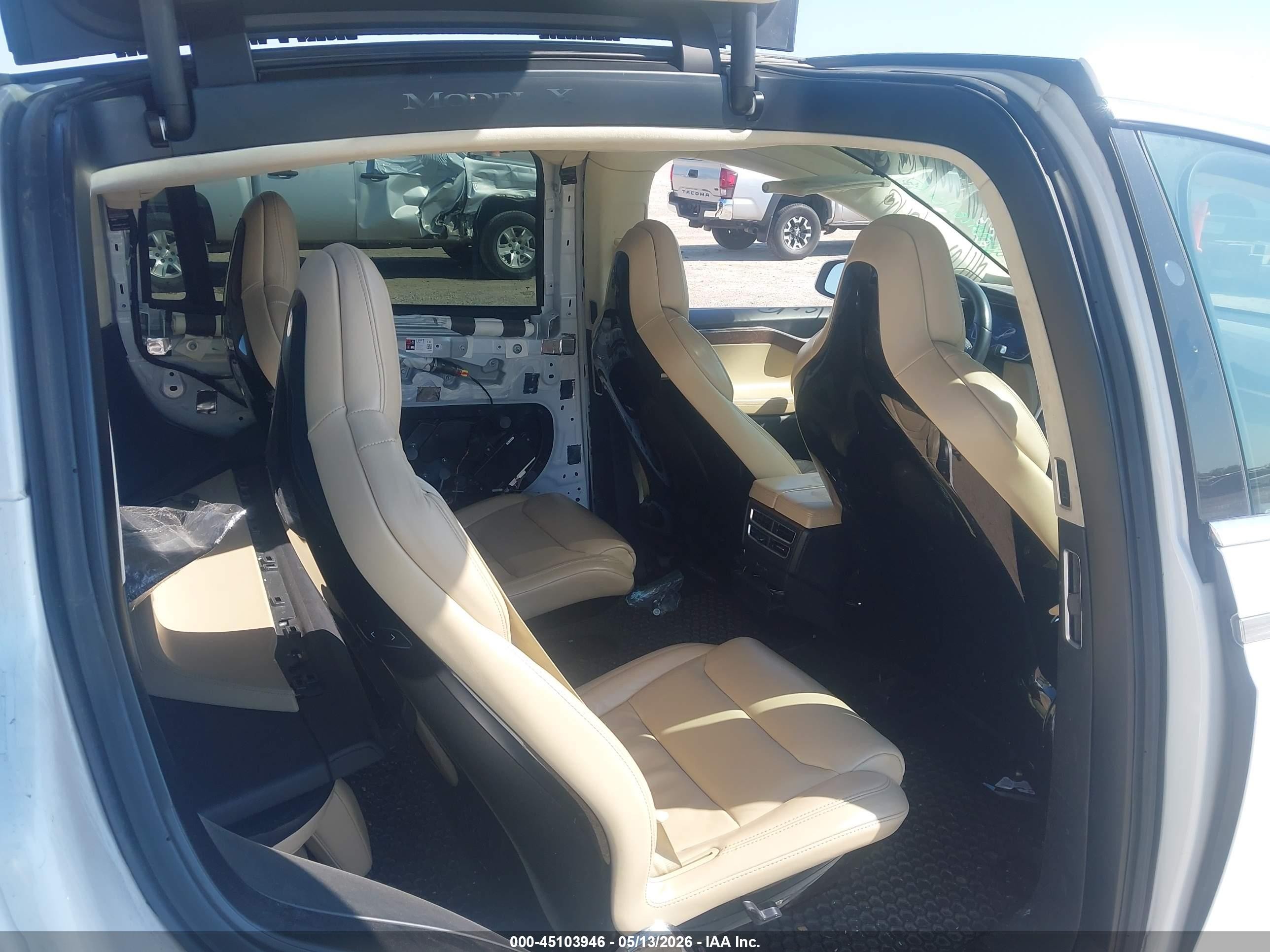 2017 Tesla Model X 100d/75d/90d White vin: 5YJXCBE28HF039282