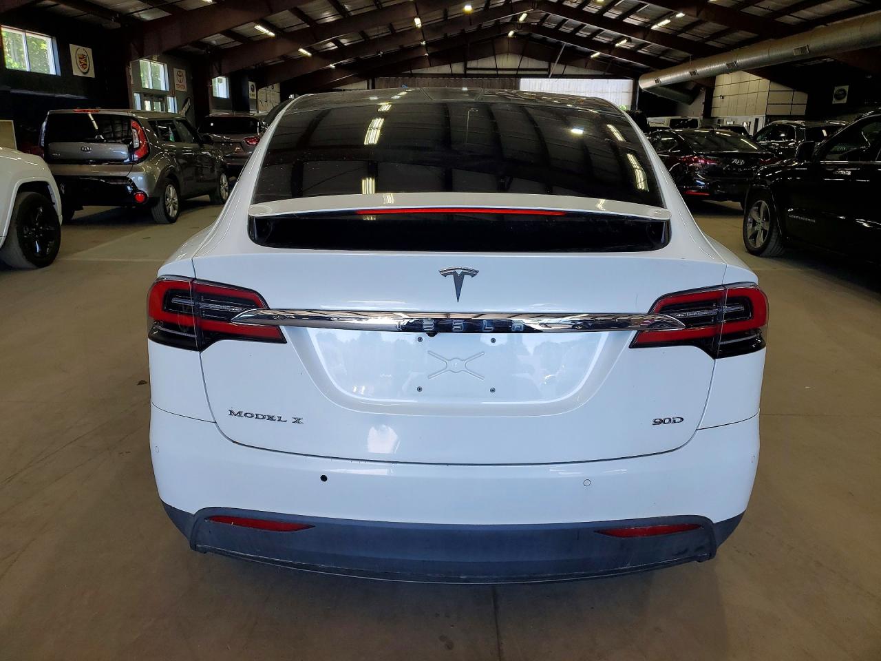 2016 Tesla Model X White vin: 5YJXCBE2XGF027827