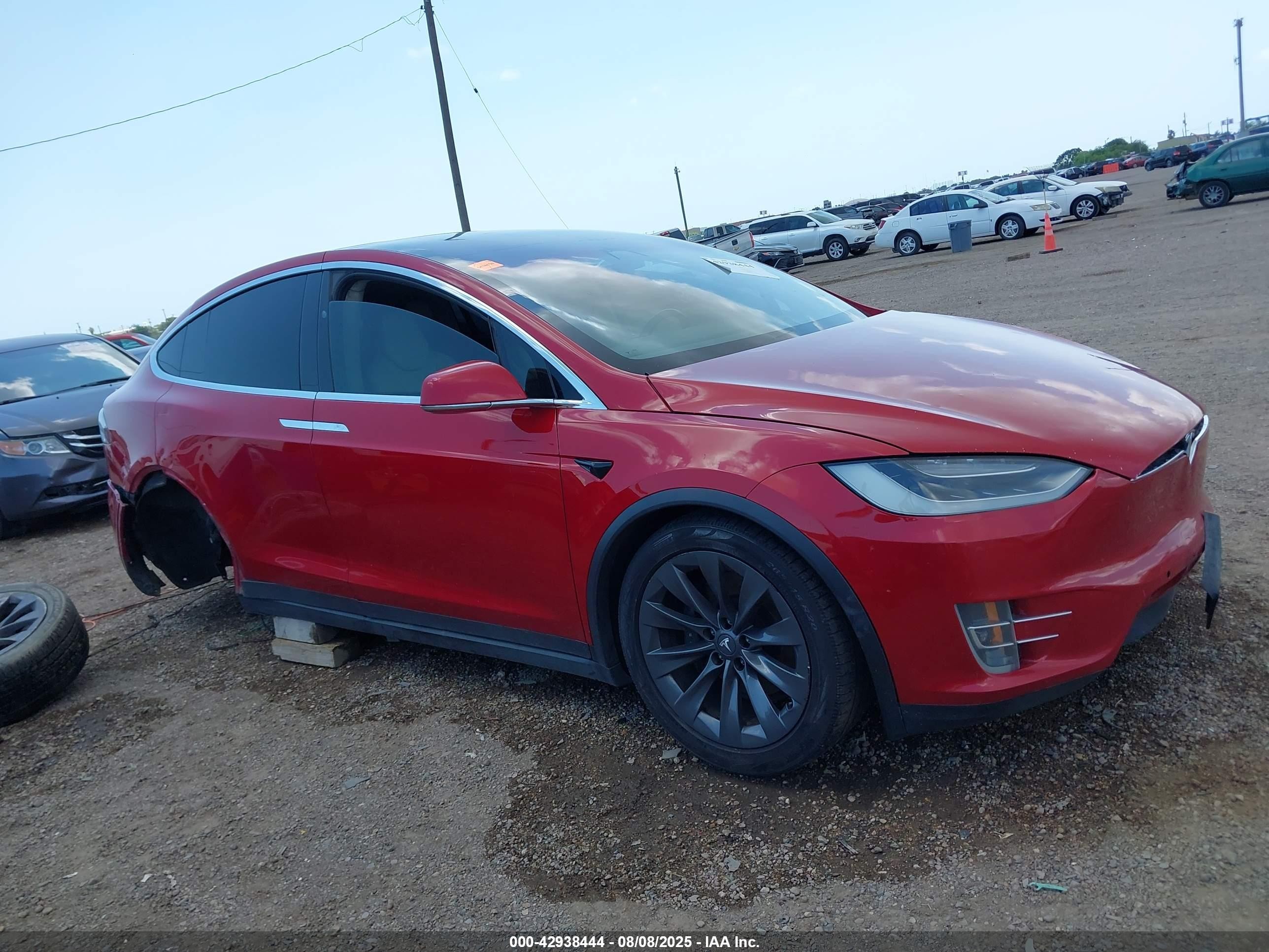 2017 Tesla Model X 100d/75d/90d Красный vin: 5YJXCBE2XHF068931