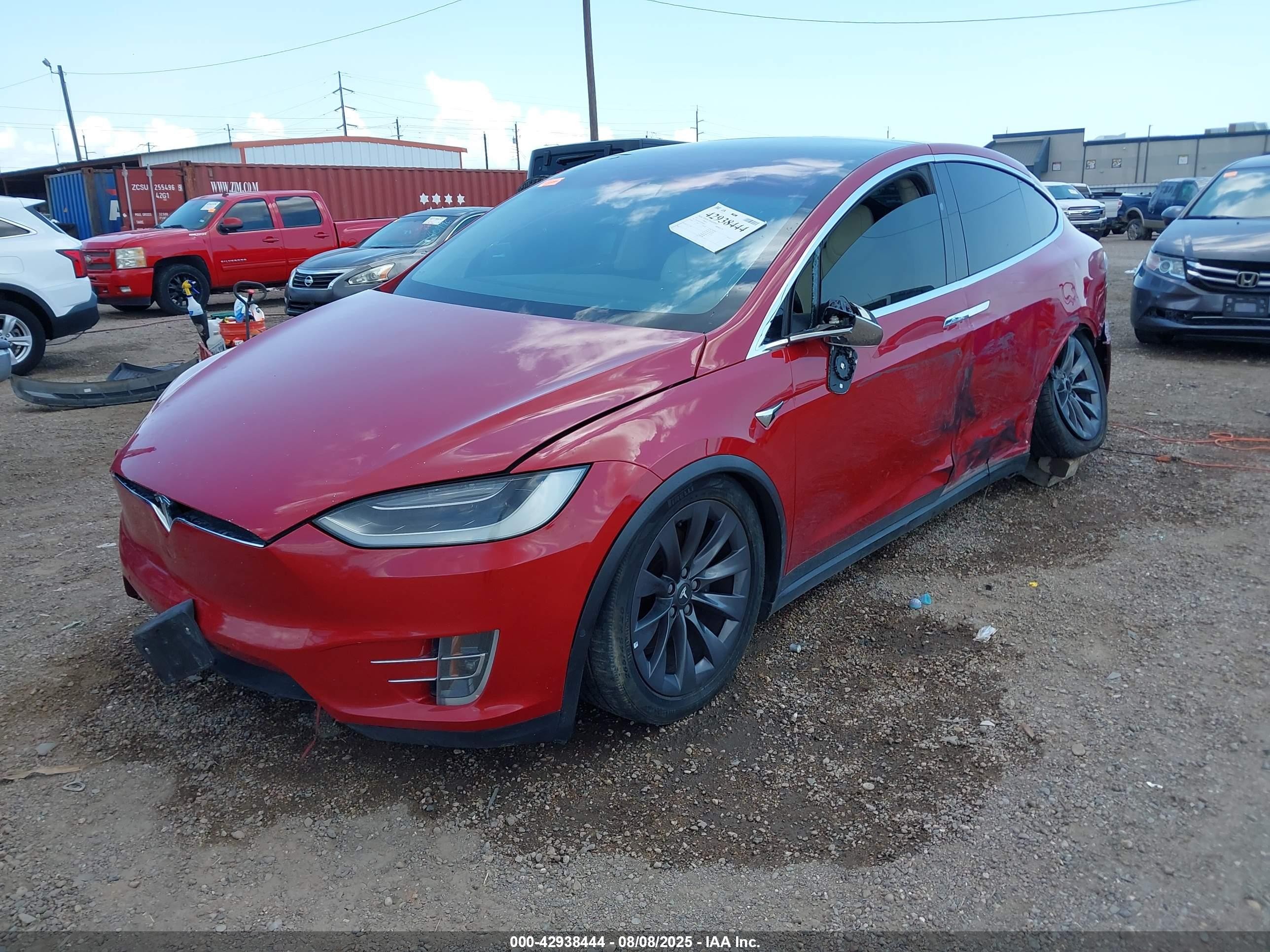 2017 Tesla Model X 100d/75d/90d Красный vin: 5YJXCBE2XHF068931