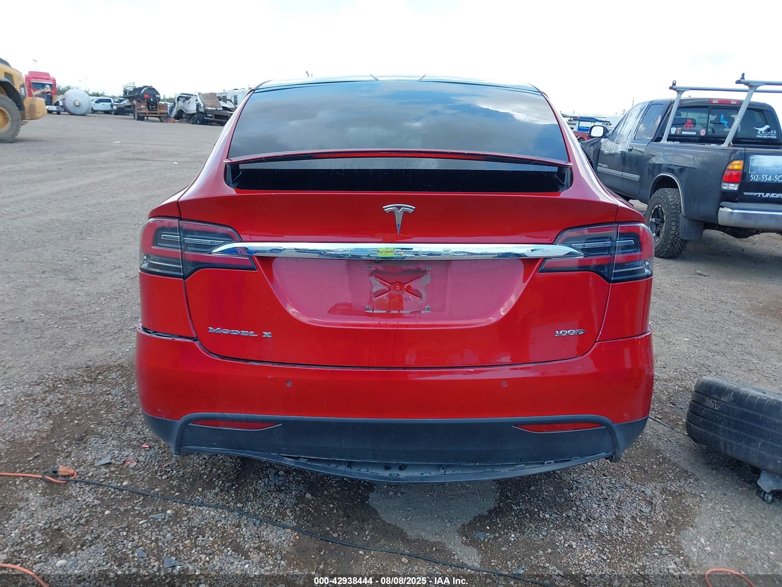 2017 Tesla Model X 100d/75d/90d Красный vin: 5YJXCBE2XHF068931