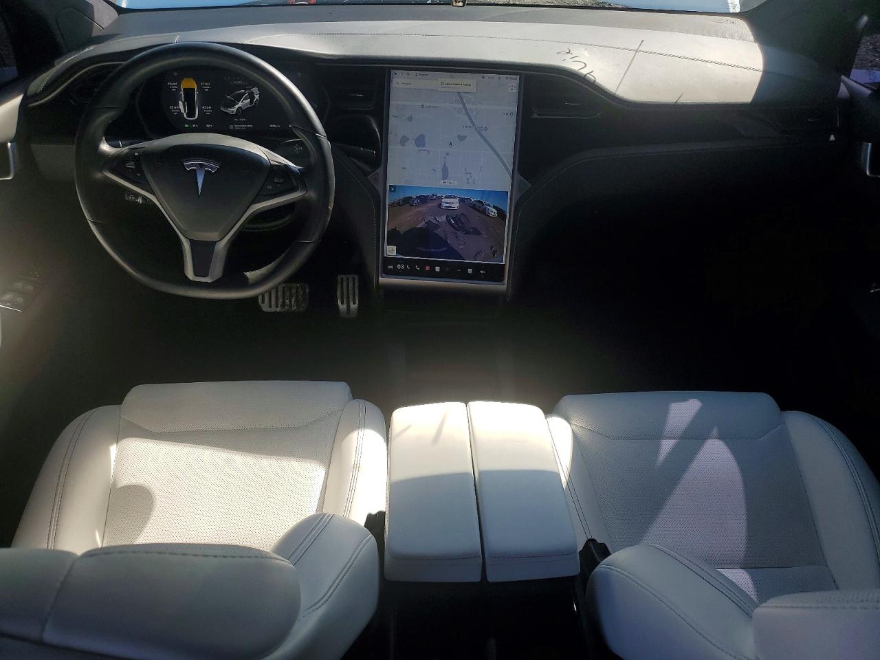 2018 Tesla Model X White vin: 5YJXCBE41JF133415