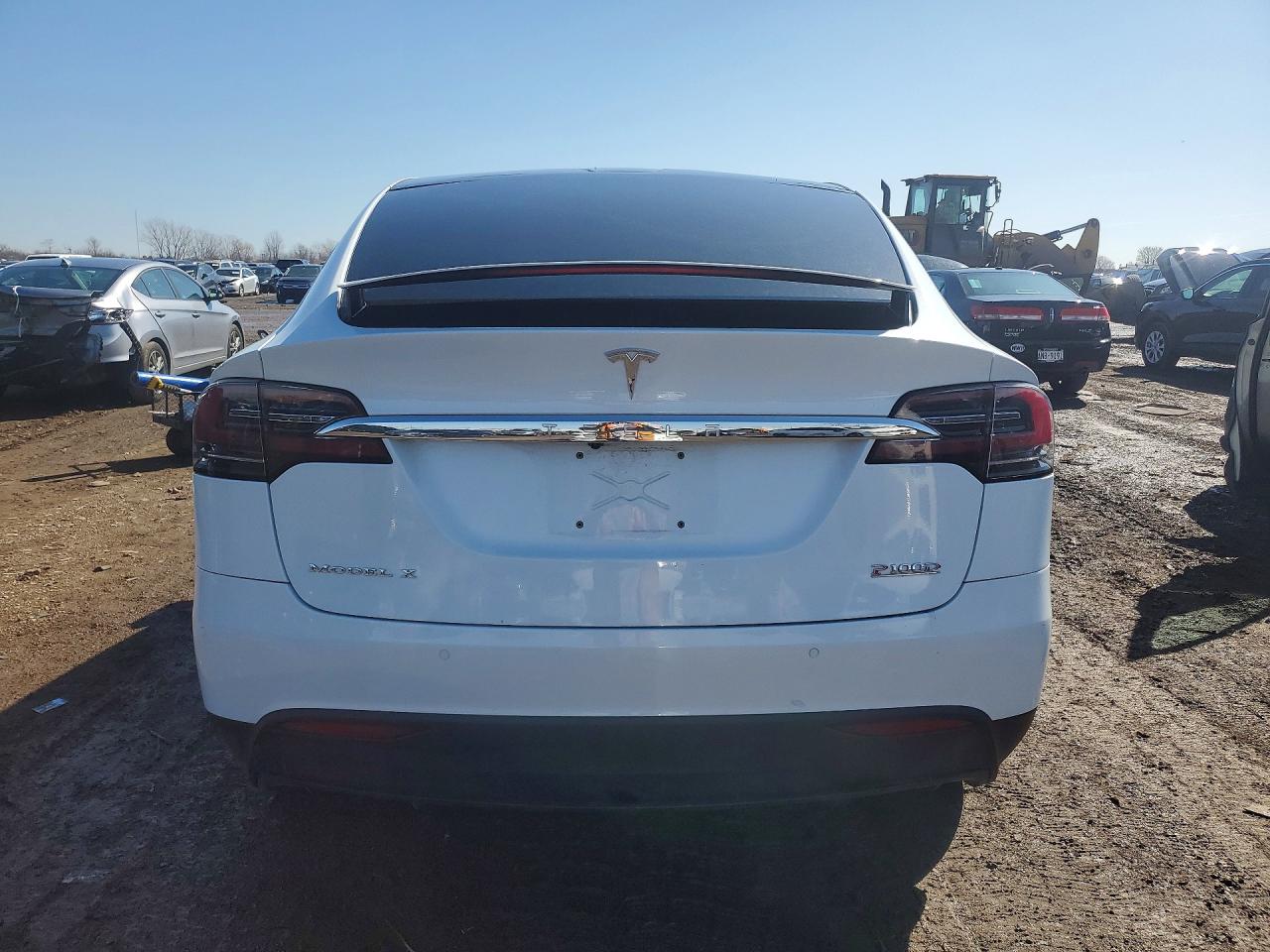 2018 Tesla Model X White vin: 5YJXCBE41JF133415