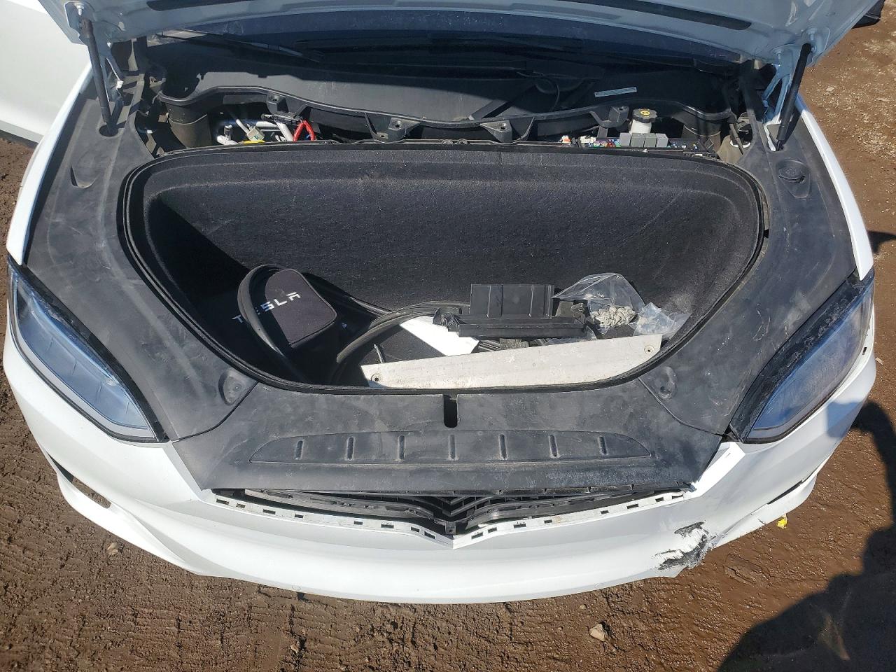 2018 Tesla Model X White vin: 5YJXCBE41JF133415