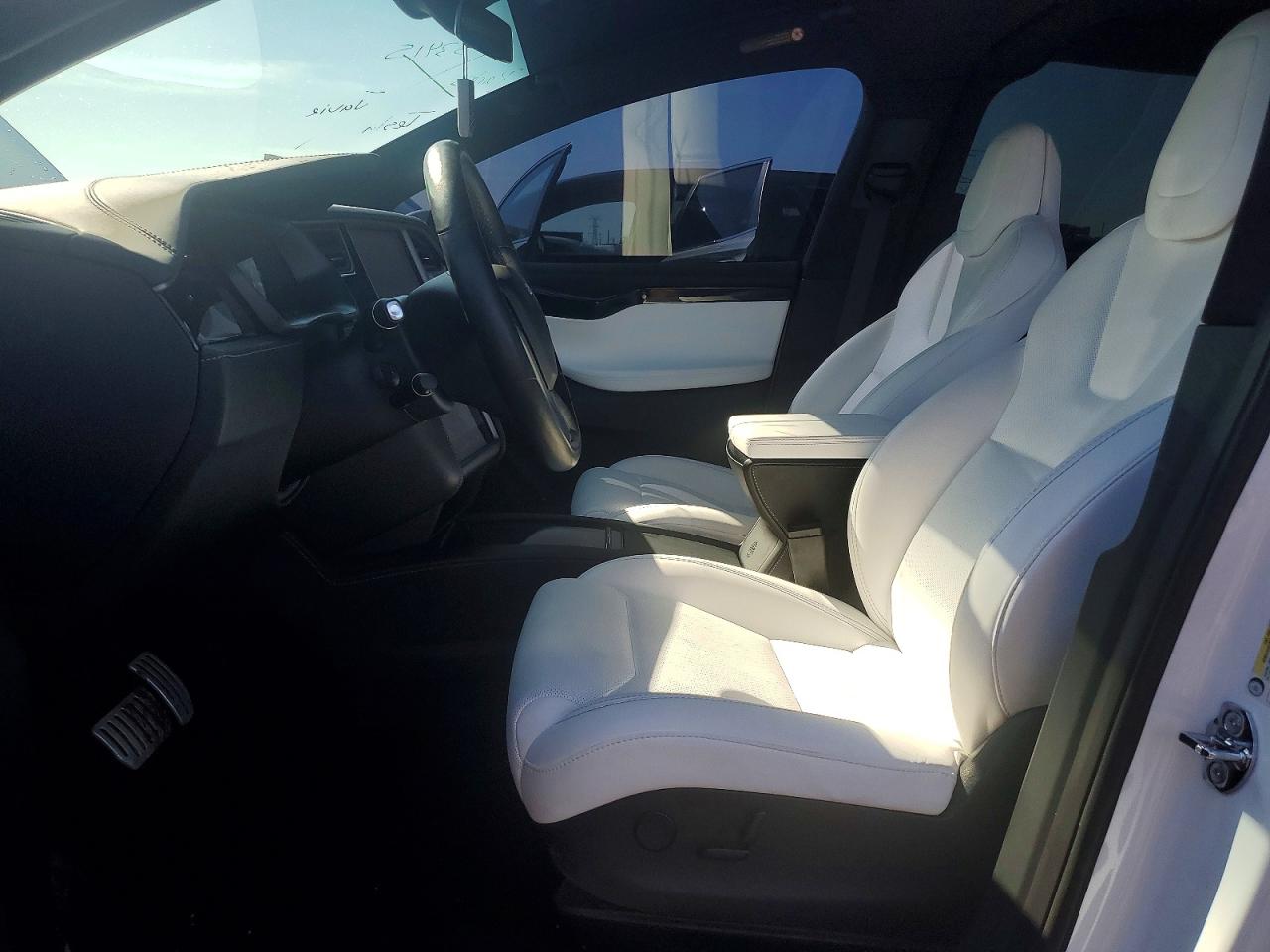 2018 Tesla Model X White vin: 5YJXCBE41JF133415