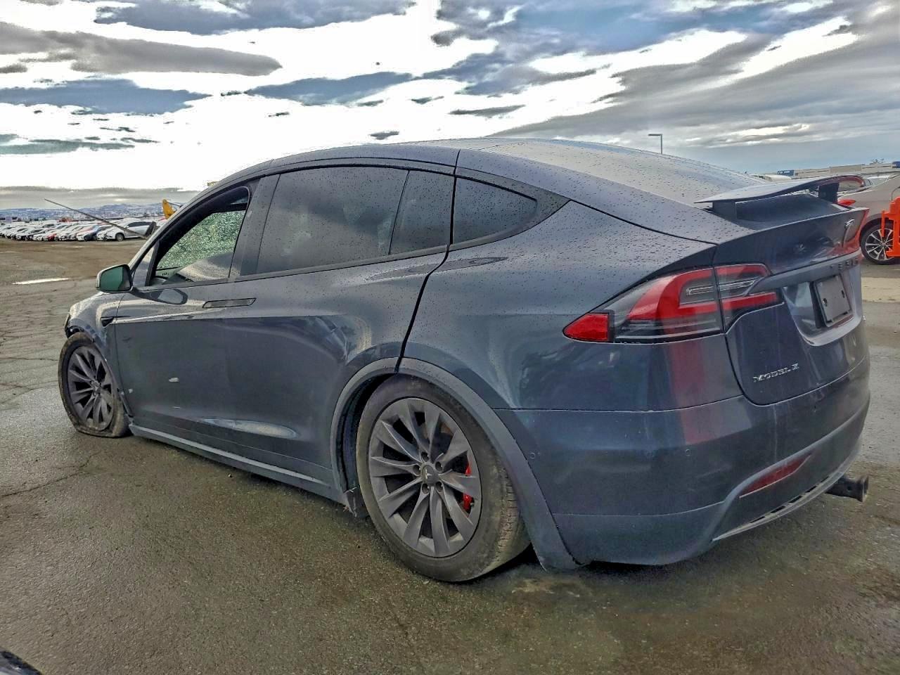 2018 Tesla Model X Gray vin: 5YJXCBE43JF107267