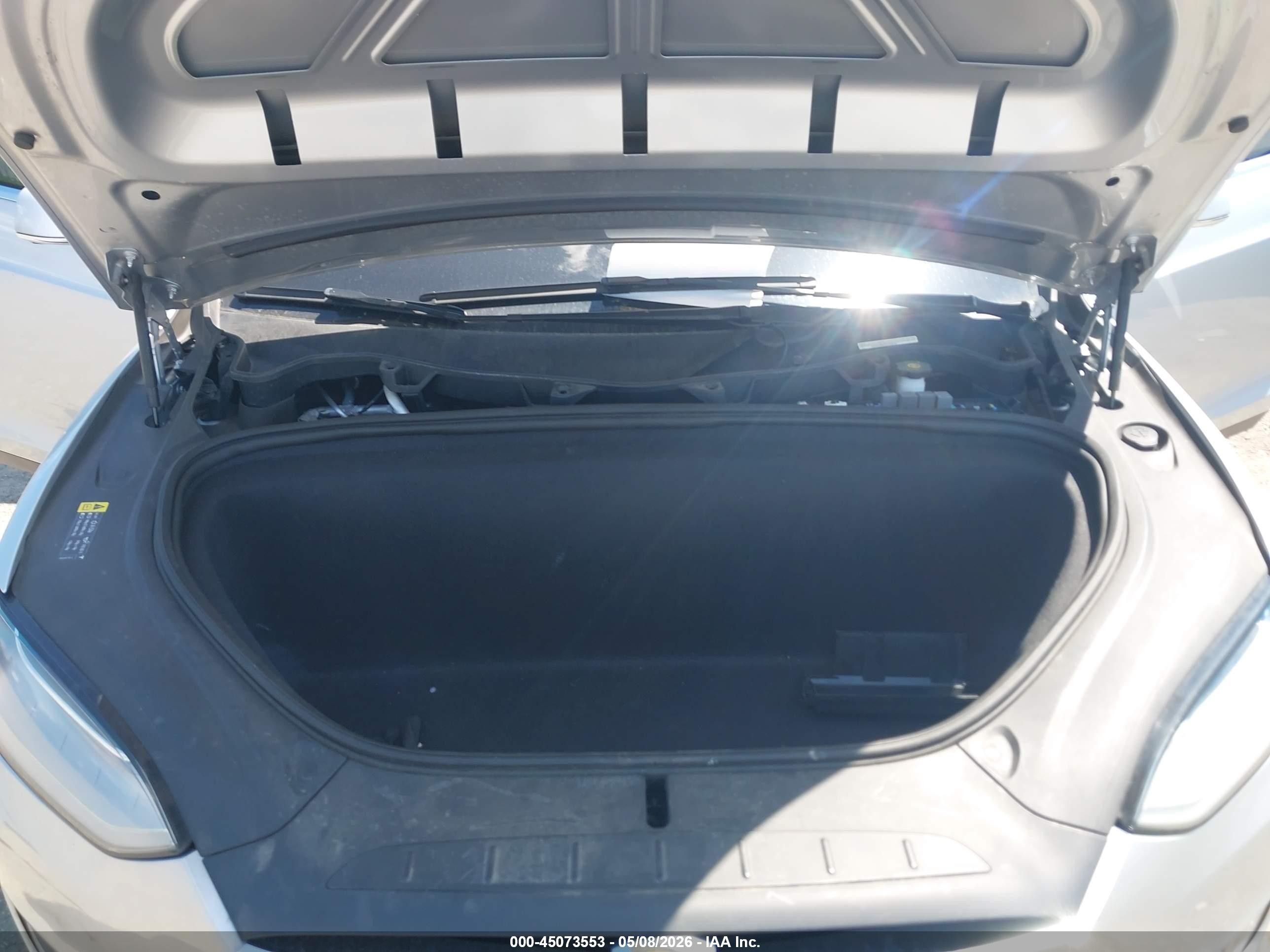 2018 Tesla Model X 100d/75d/p100d Silver vin: 5YJXCBE47JF086181