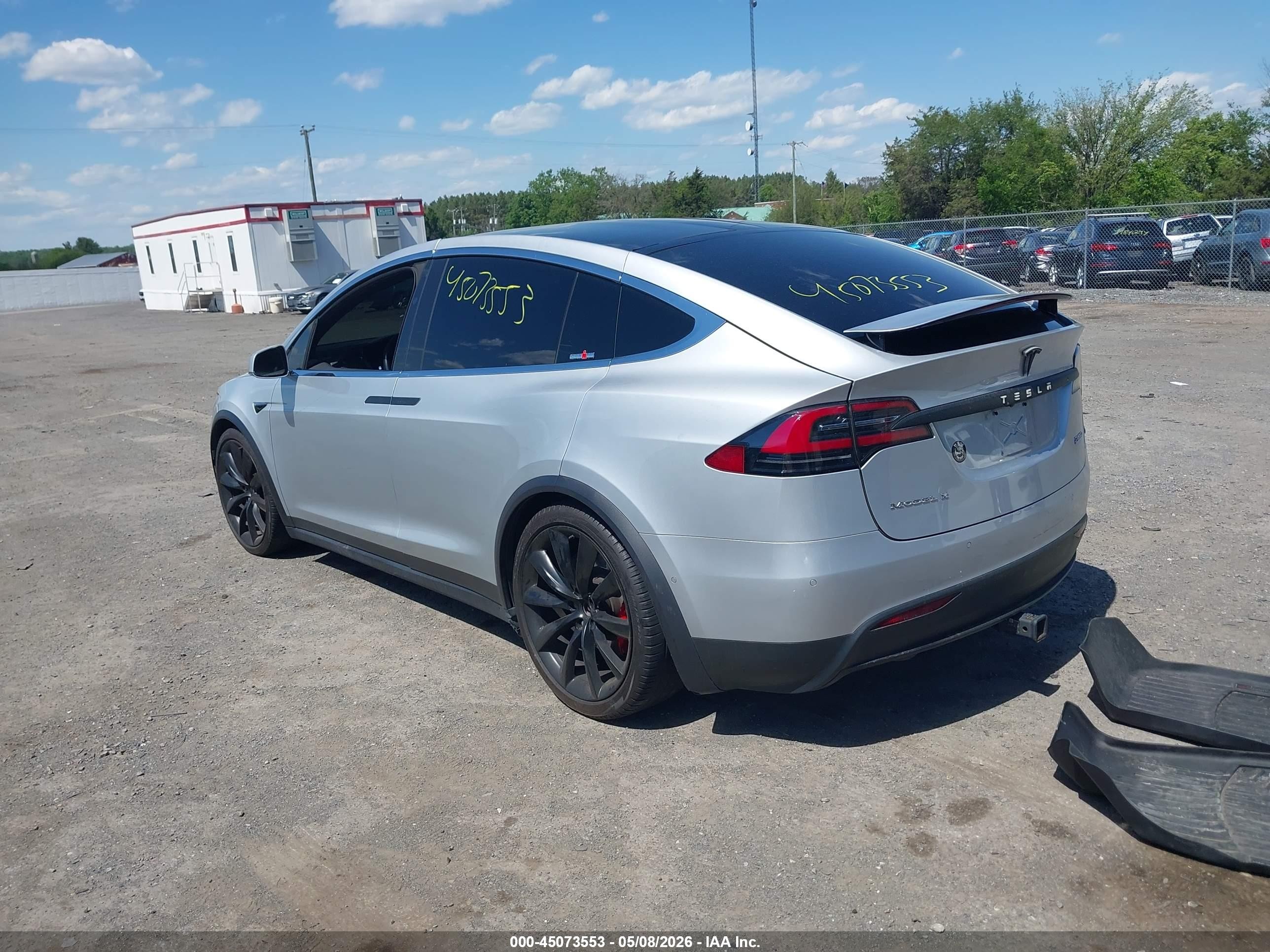 2018 Tesla Model X 100d/75d/p100d Silver vin: 5YJXCBE47JF086181