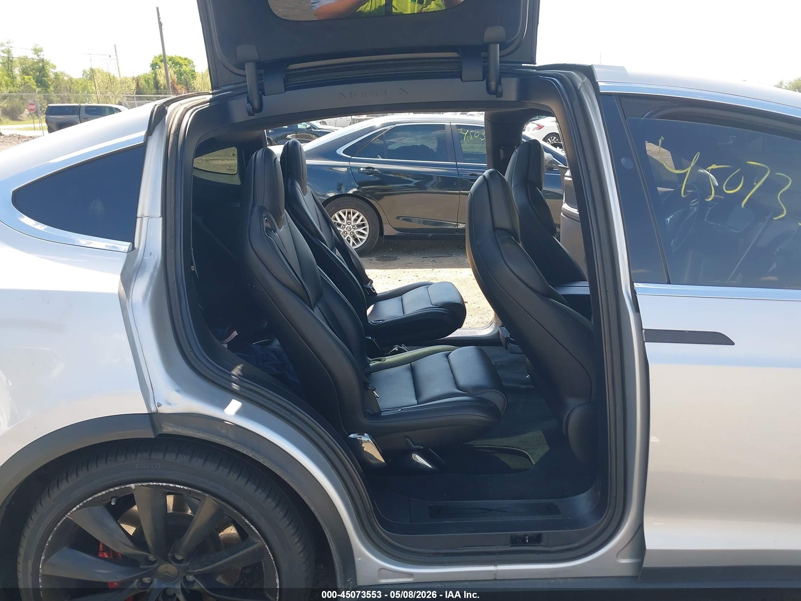 2018 Tesla Model X 100d/75d/p100d Silver vin: 5YJXCBE47JF086181