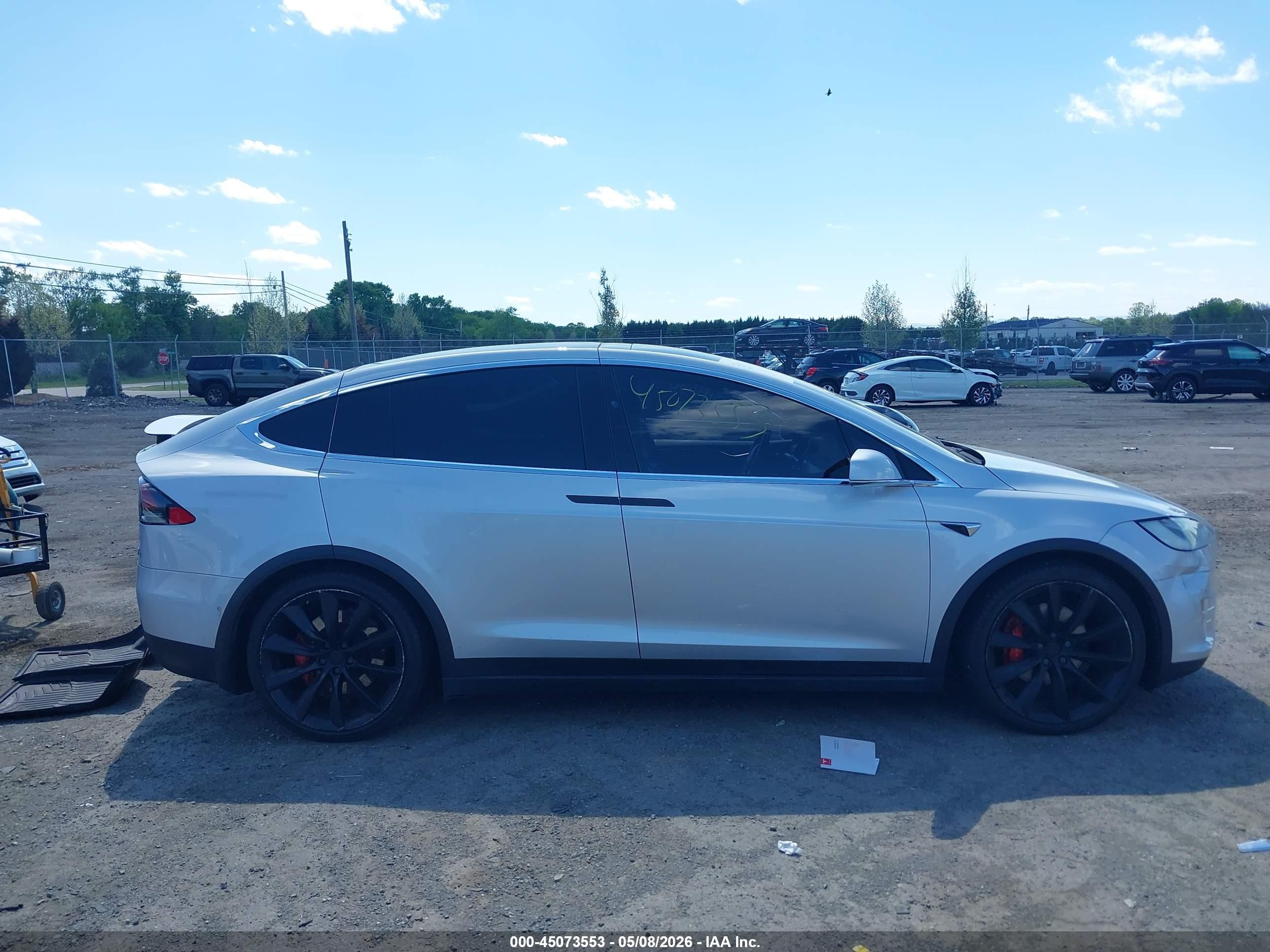 2018 Tesla Model X 100d/75d/p100d Silver vin: 5YJXCBE47JF086181
