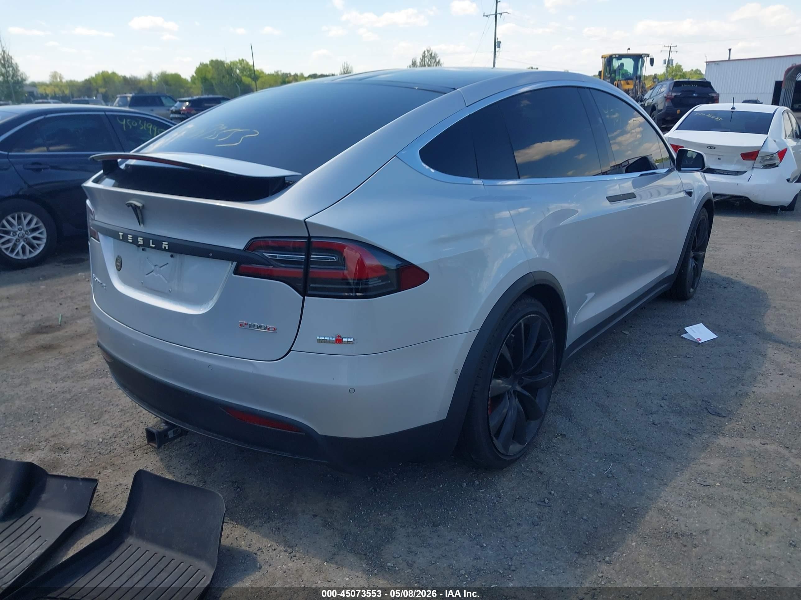 2018 Tesla Model X 100d/75d/p100d Silver vin: 5YJXCBE47JF086181