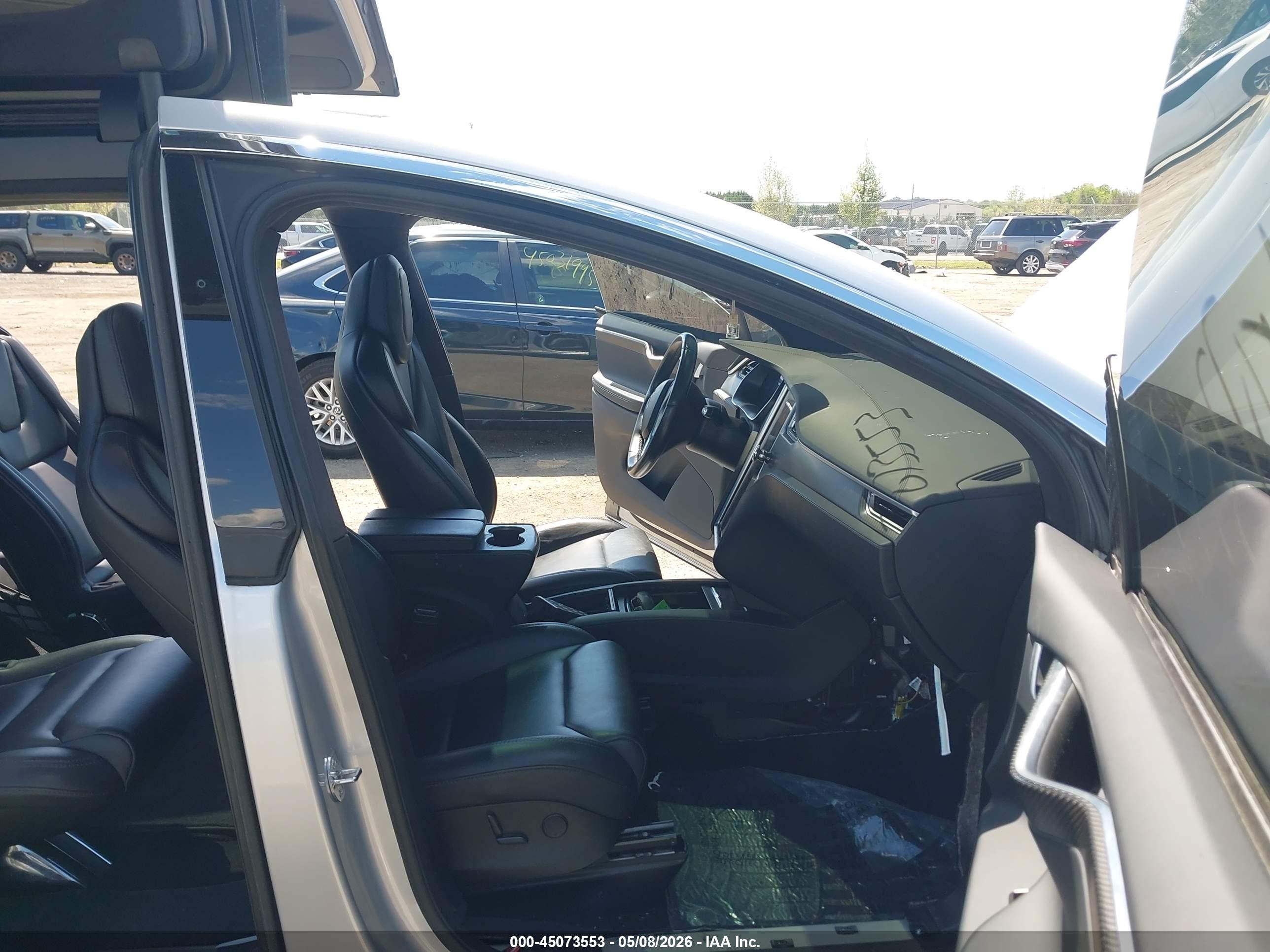 2018 Tesla Model X 100d/75d/p100d Silver vin: 5YJXCBE47JF086181