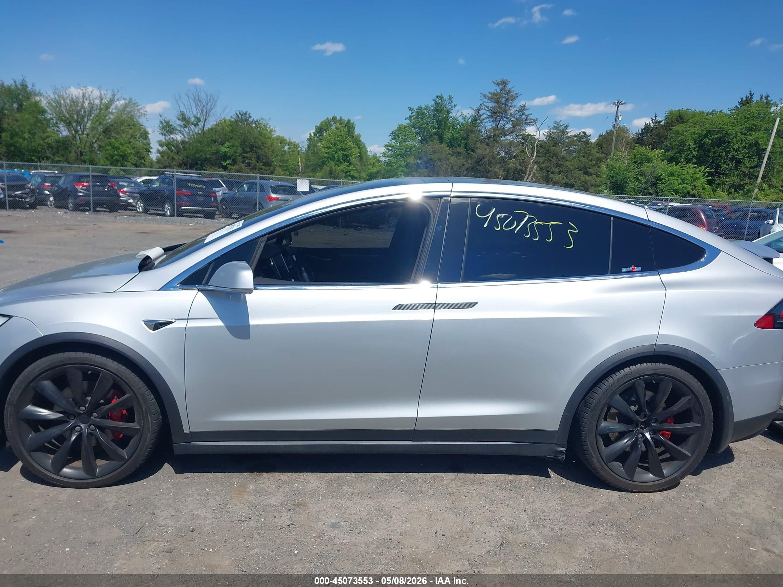 2018 Tesla Model X 100d/75d/p100d Silver vin: 5YJXCBE47JF086181