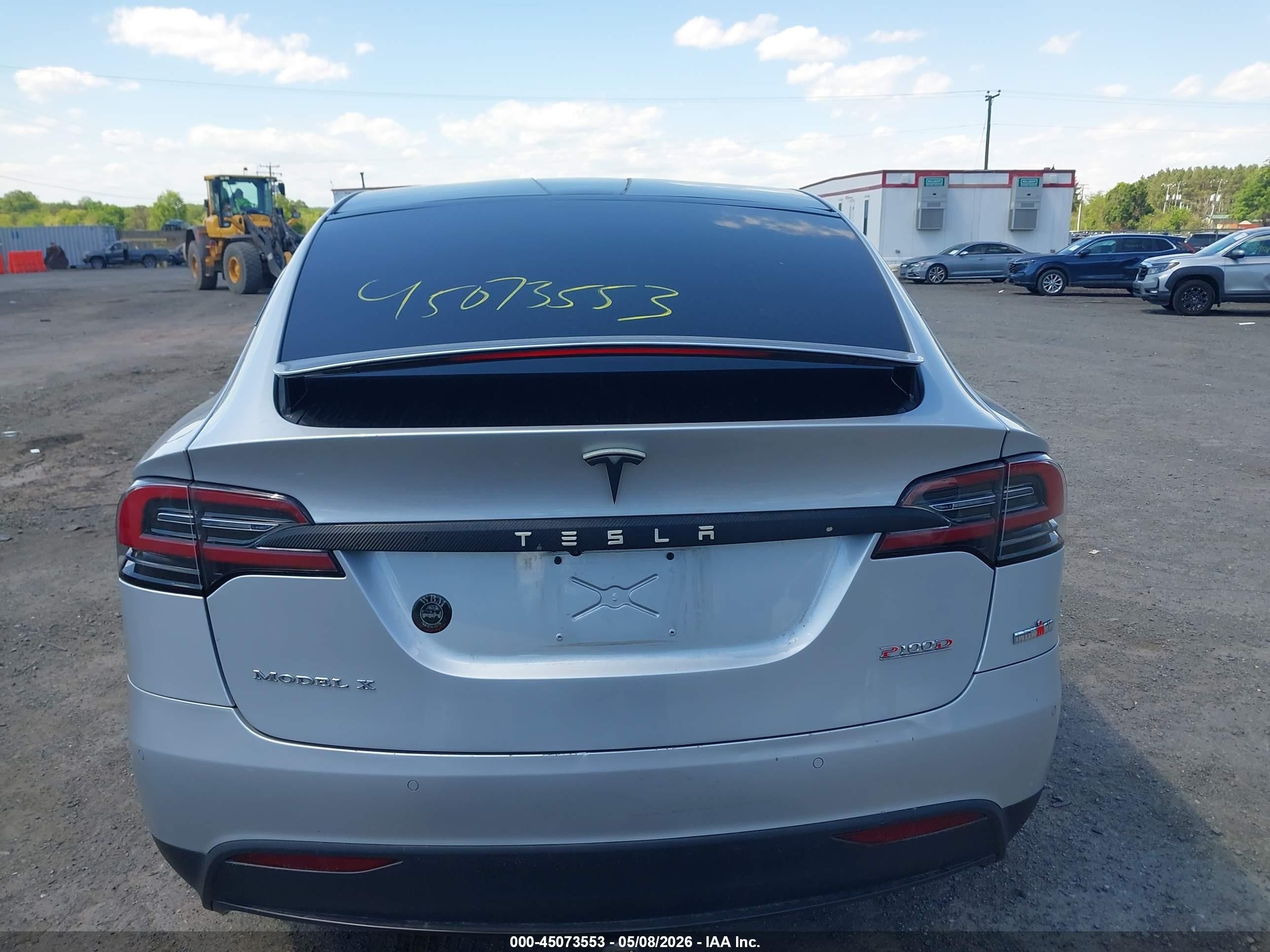 2018 Tesla Model X 100d/75d/p100d Silver vin: 5YJXCBE47JF086181