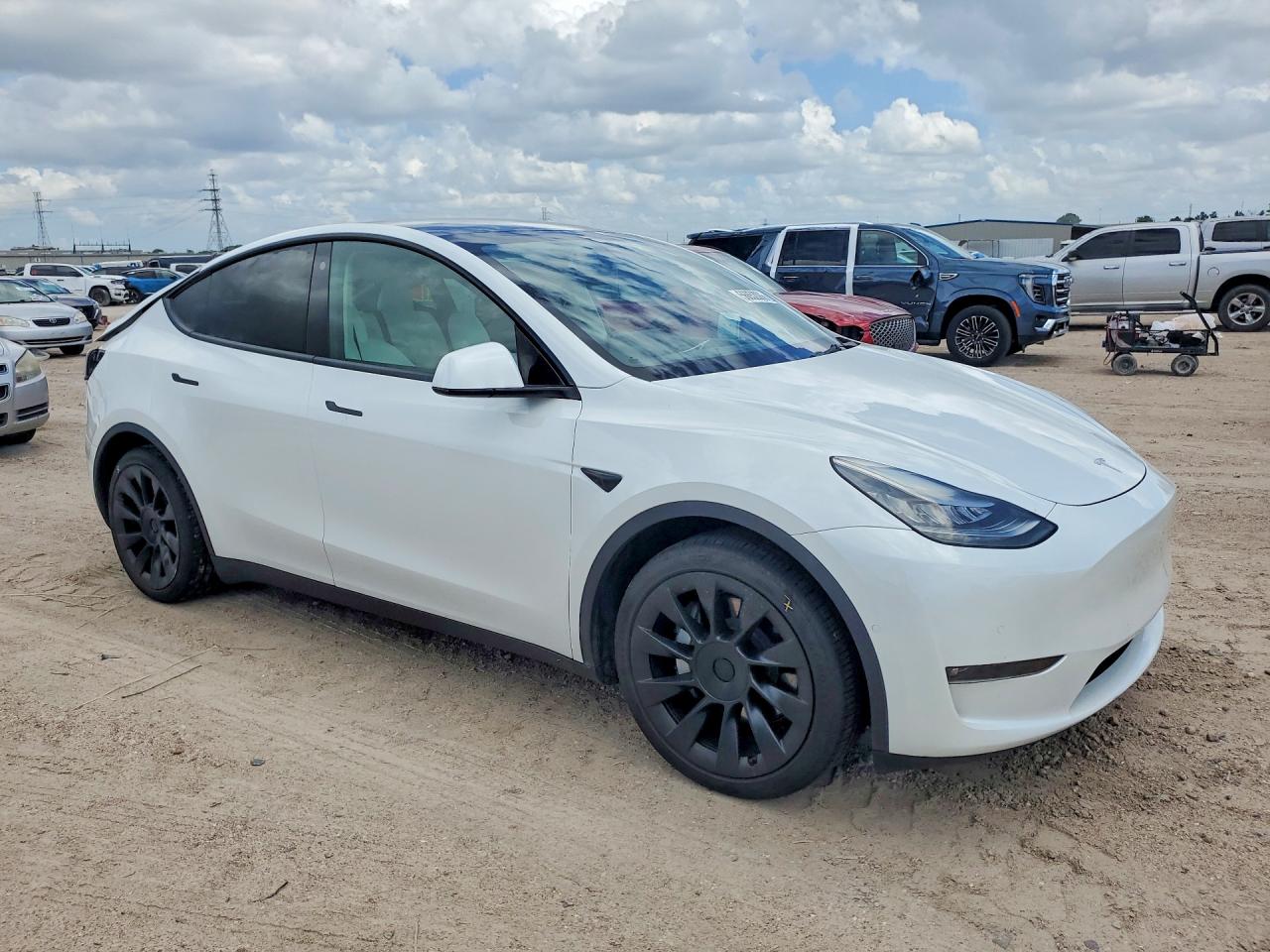 2021 Tesla Model Y White vin: 5YJYGAEE7MF151580