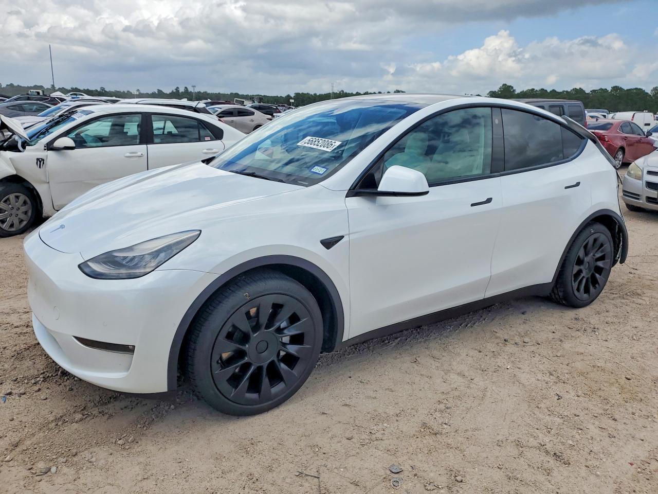 2021 Tesla Model Y White vin: 5YJYGAEE7MF151580
