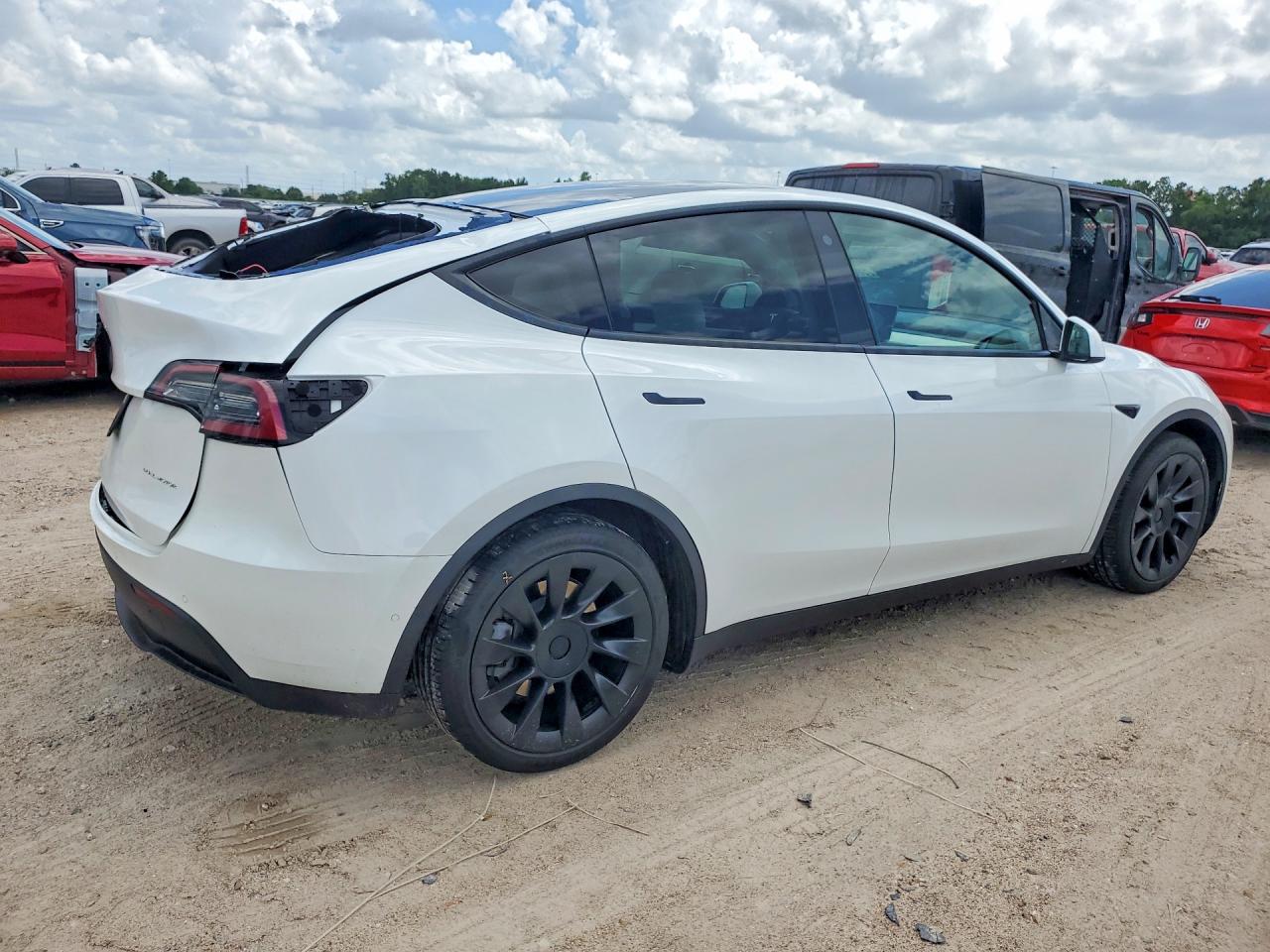 2021 Tesla Model Y White vin: 5YJYGAEE7MF151580