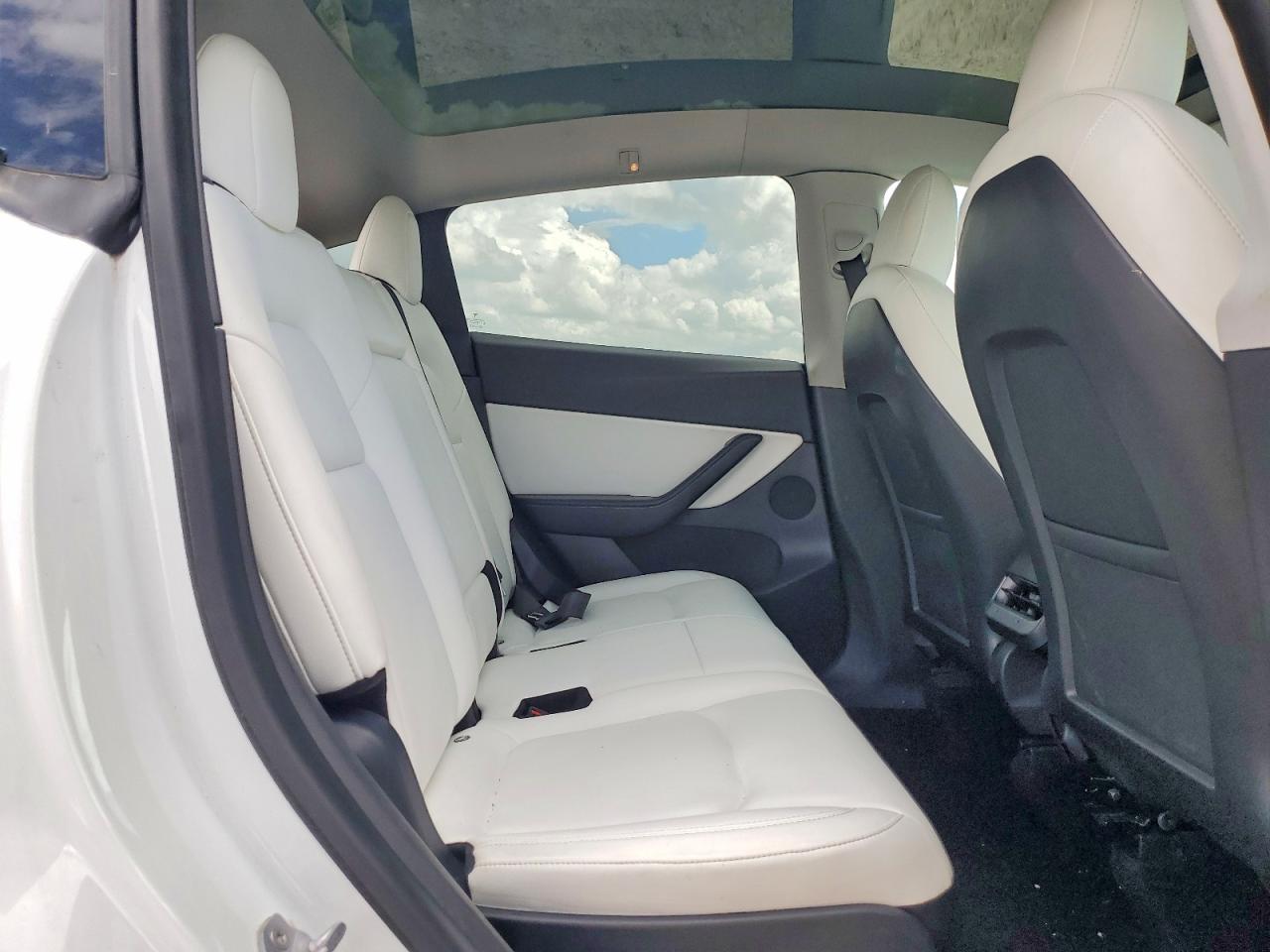2021 Tesla Model Y White vin: 5YJYGAEE7MF151580