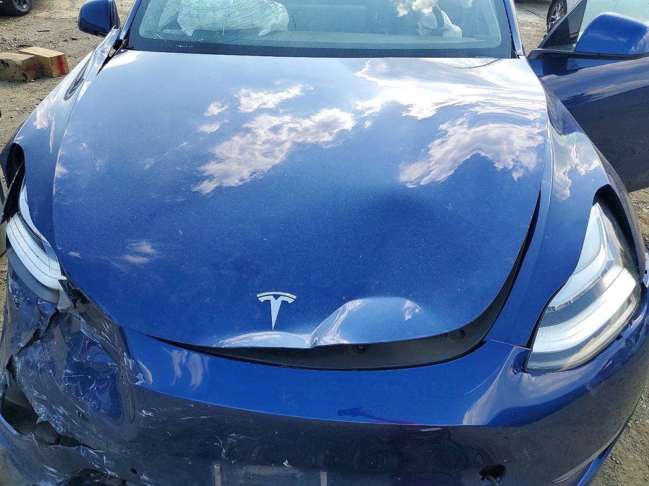 2021 Tesla Model Y Blue vin: 5YJYGDEE2MF061593