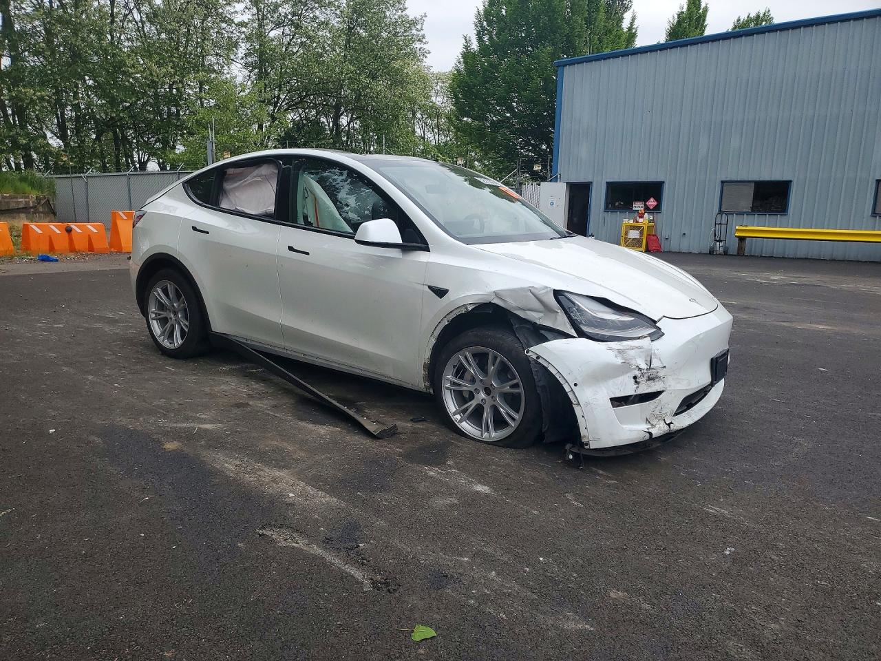 2021 Tesla Model Y White vin: 5YJYGDEE2MF181801
