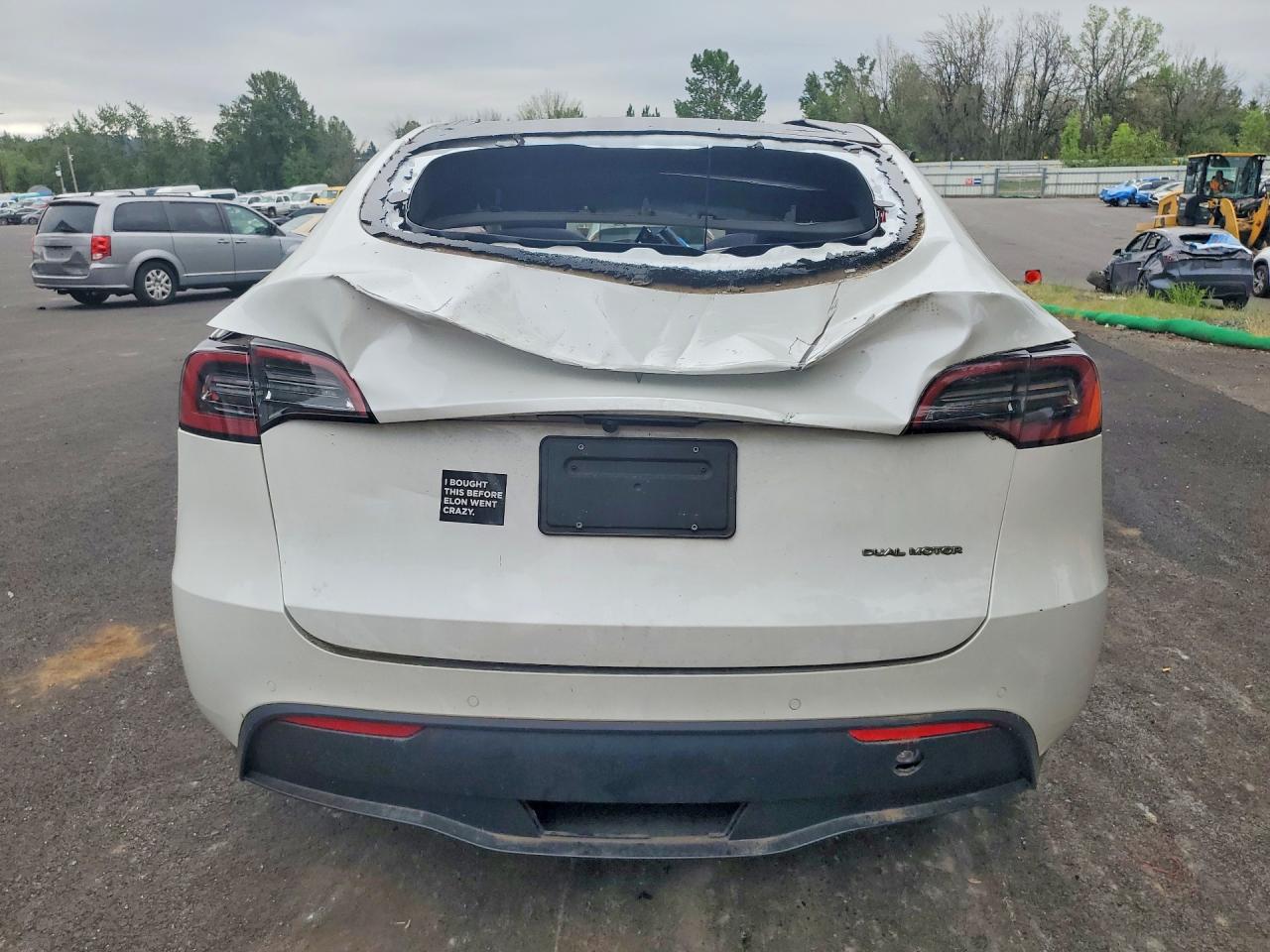 2021 Tesla Model Y White vin: 5YJYGDEE2MF181801