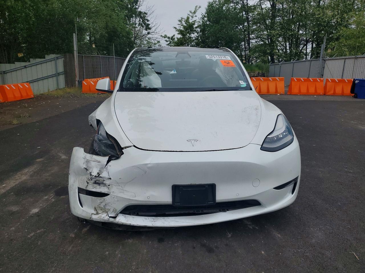 2021 Tesla Model Y White vin: 5YJYGDEE2MF181801