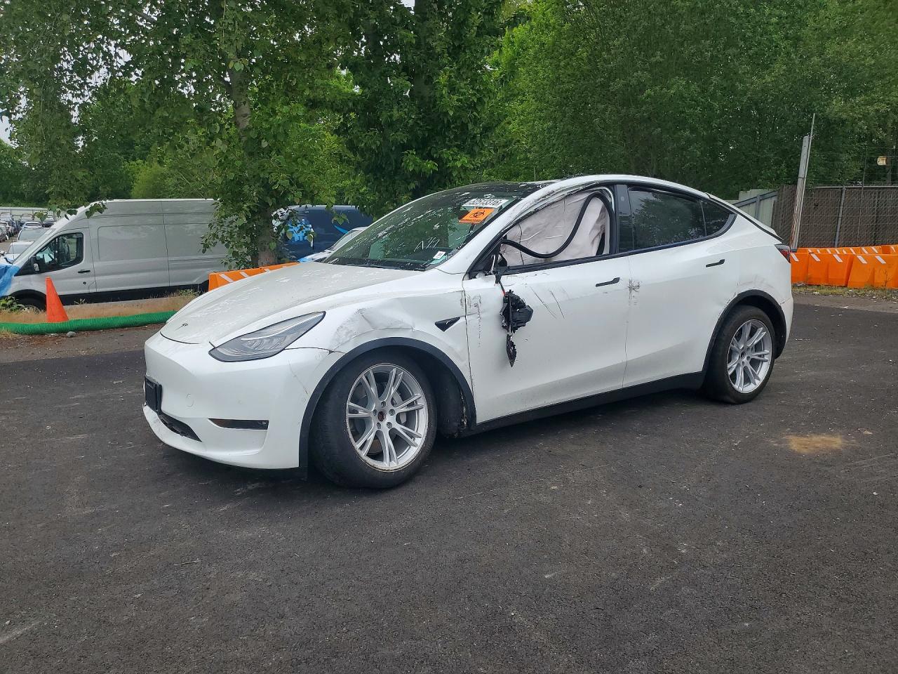 2021 Tesla Model Y White vin: 5YJYGDEE2MF181801