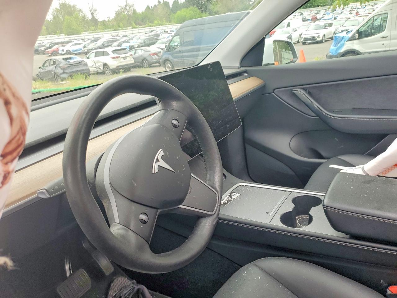 2021 Tesla Model Y White vin: 5YJYGDEE2MF181801
