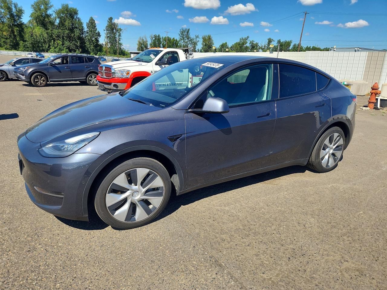 2021 Tesla Model Y Серый vin: 5YJYGDEE3MF229998