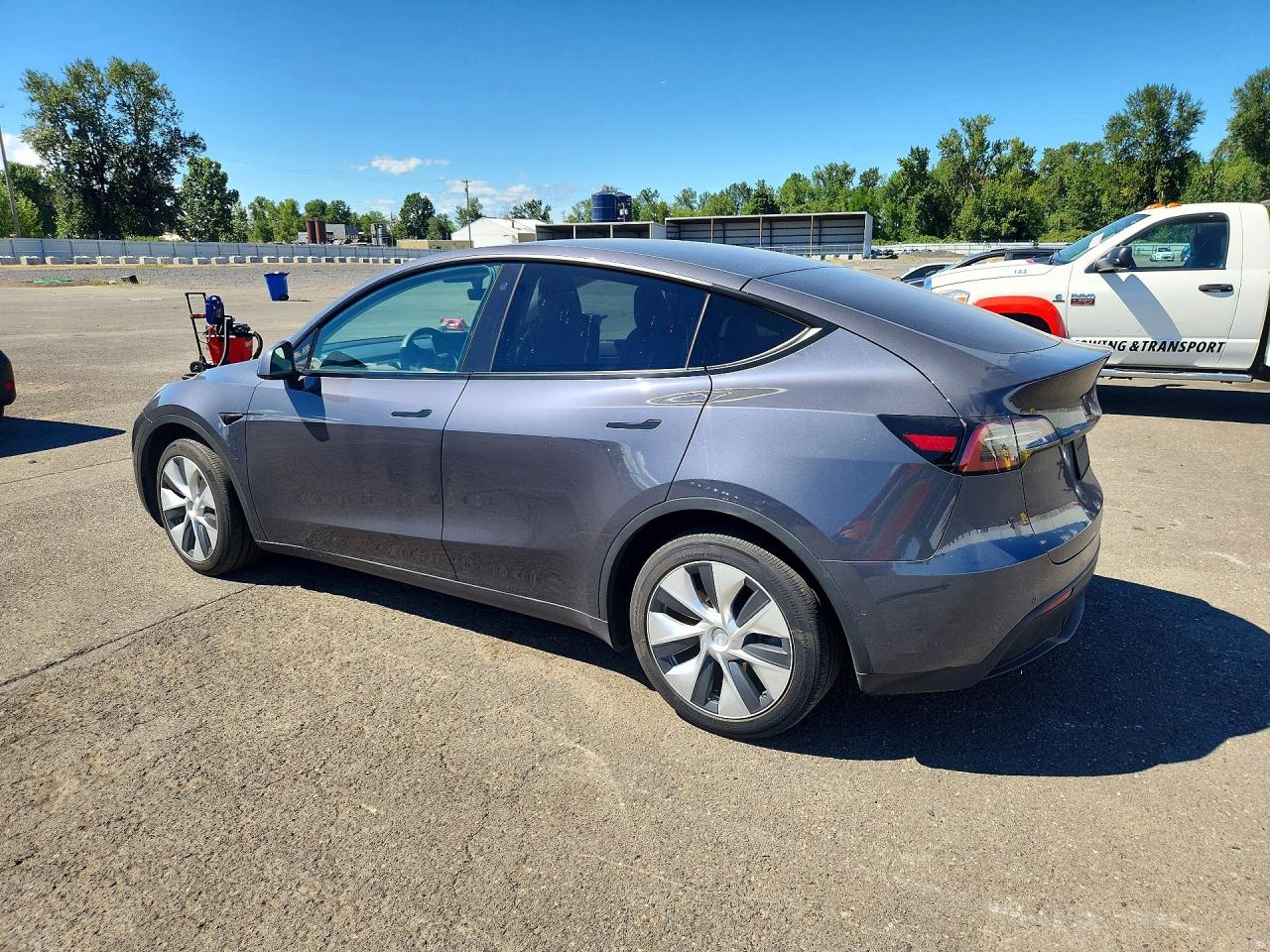2021 Tesla Model Y Серый vin: 5YJYGDEE3MF229998