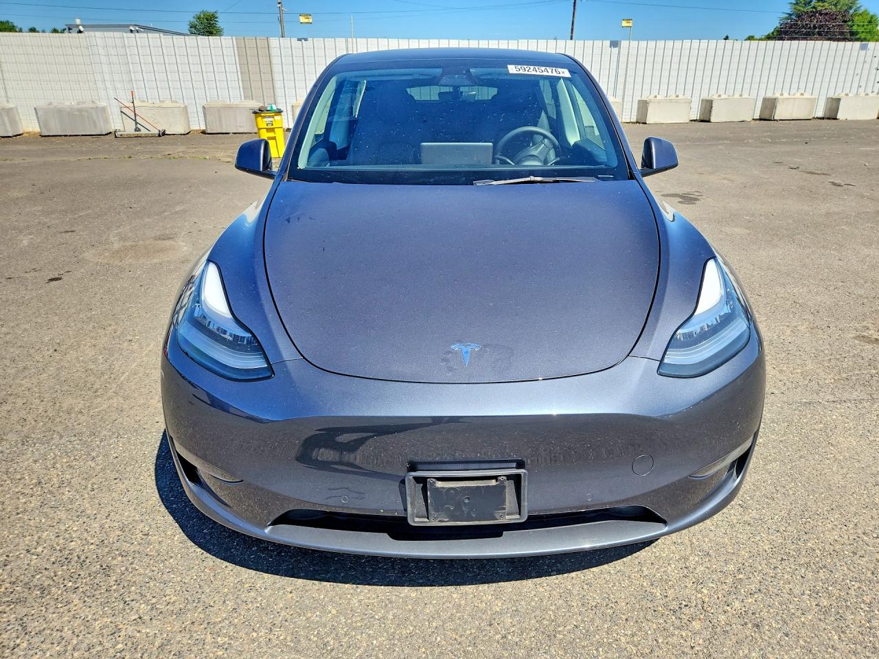 2021 Tesla Model Y Серый vin: 5YJYGDEE3MF229998