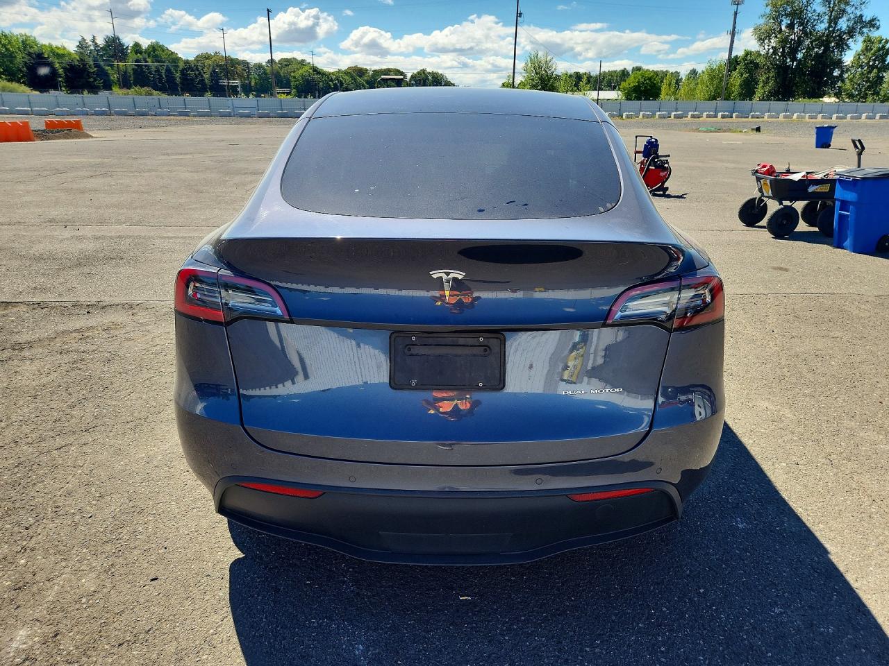 2021 Tesla Model Y Серый vin: 5YJYGDEE3MF229998
